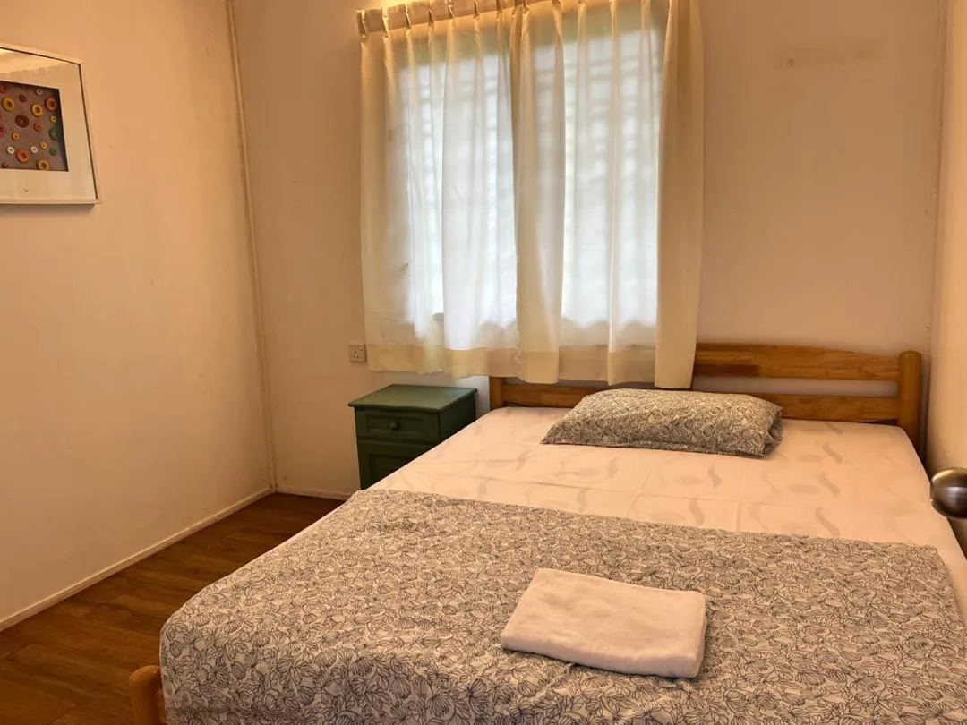 Queen Room with Shared Bathroom in Moonriver Lodge