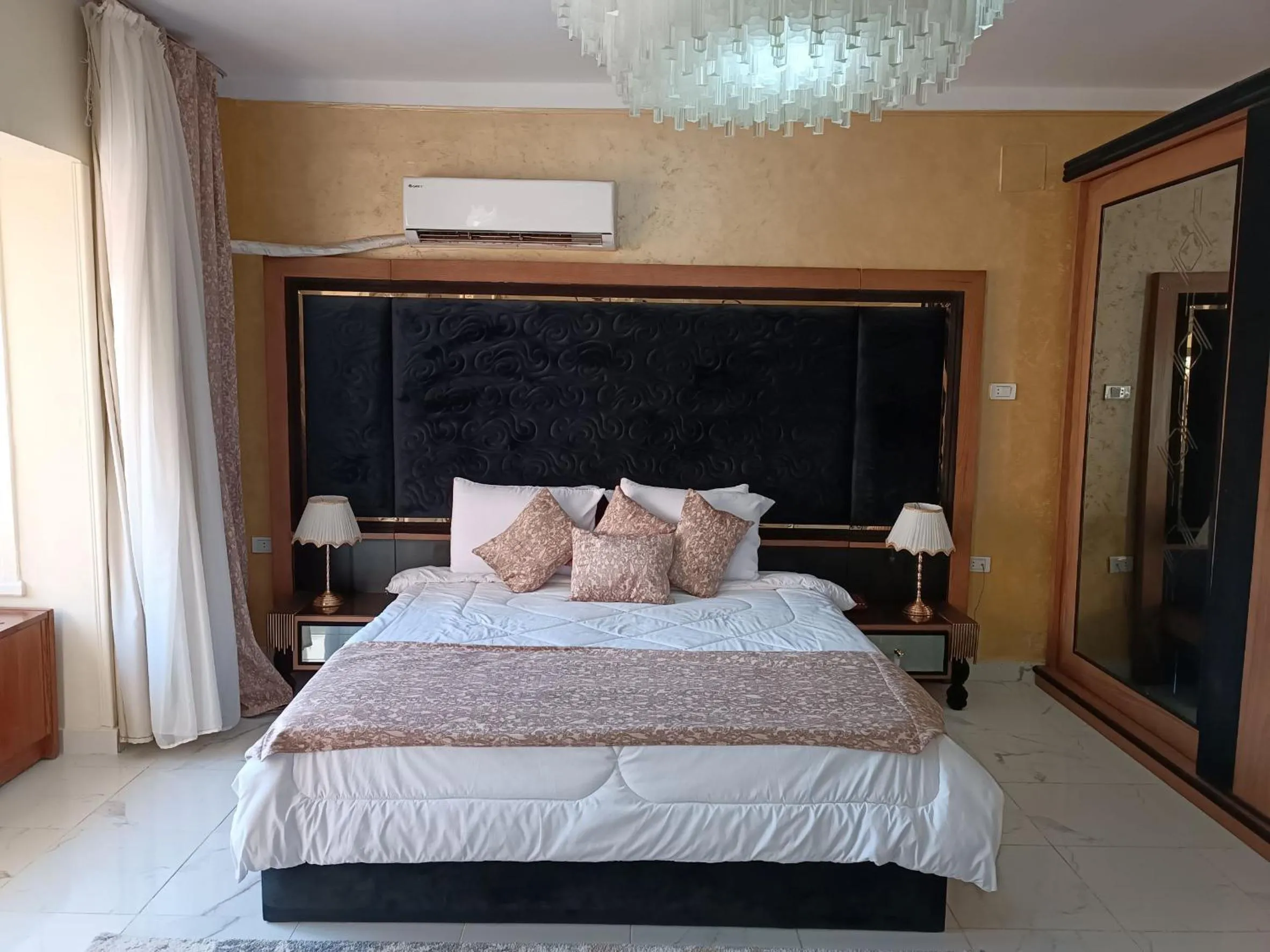 Executive One-Bedroom Suite in Indiana Hotel