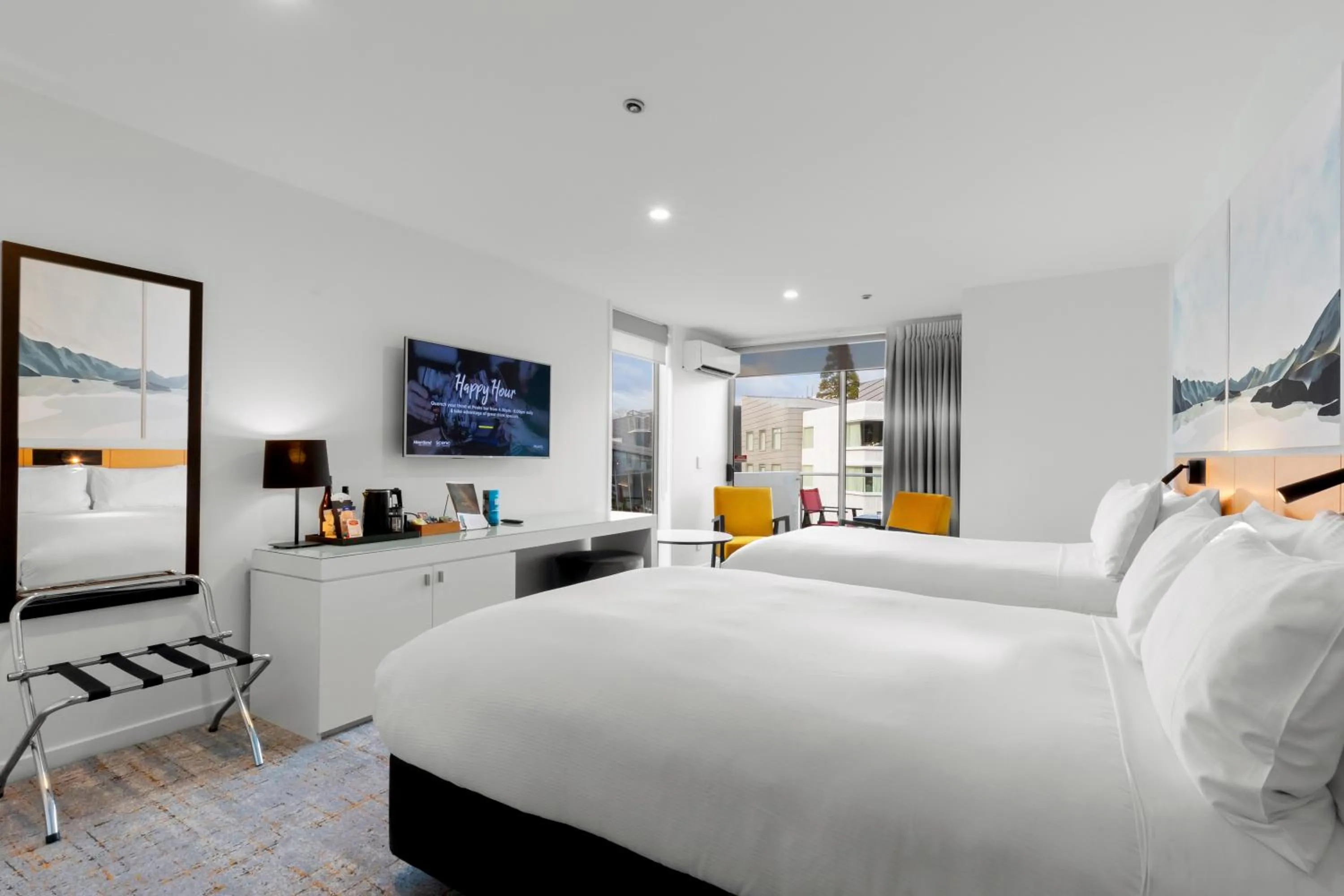 Superior Room with Two Double Beds – Mountain View in Scenic Suites Queenstown