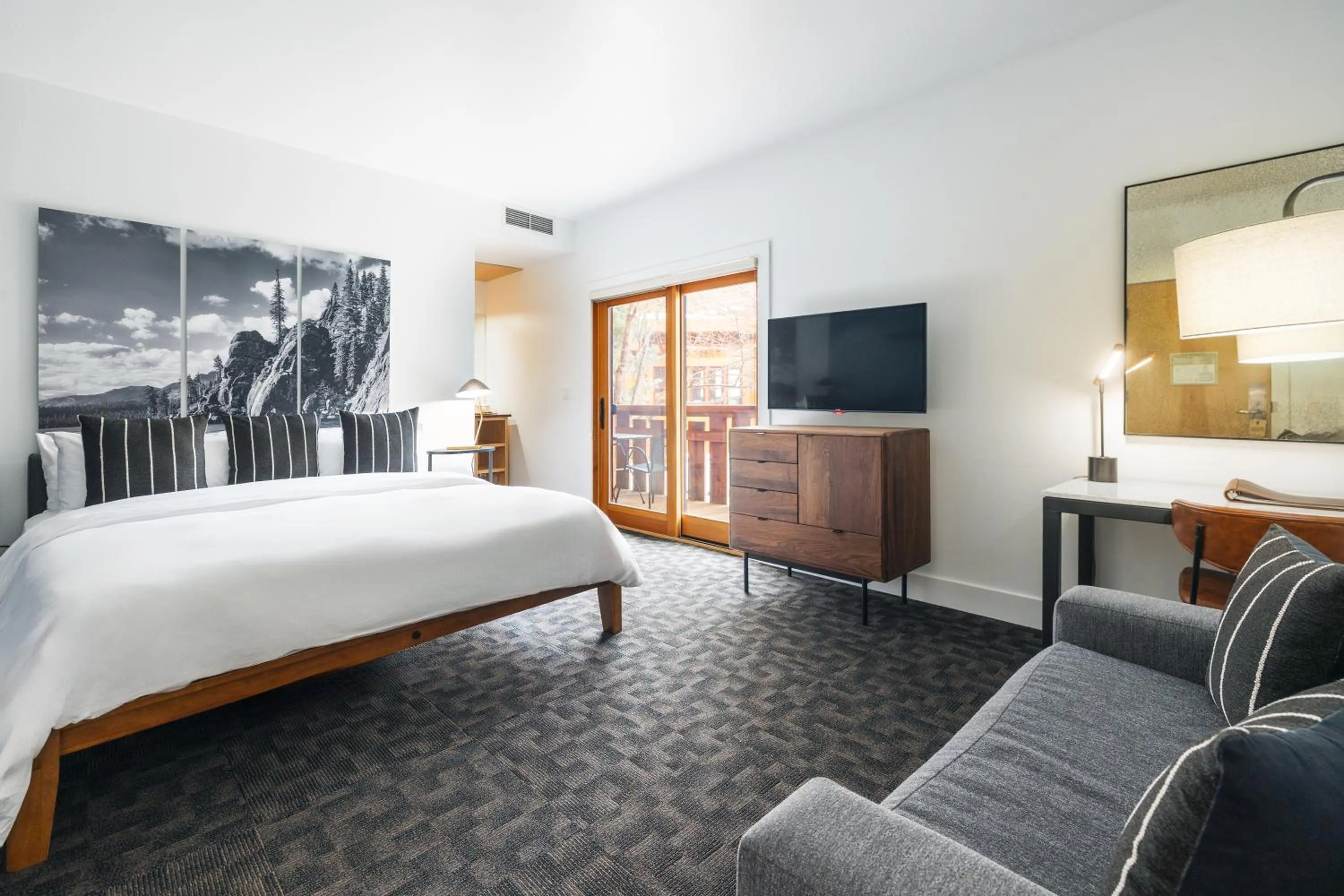 POWDER HOUND | KING + TWIN SLEEPER in Gravity Haus Truckee-Tahoe