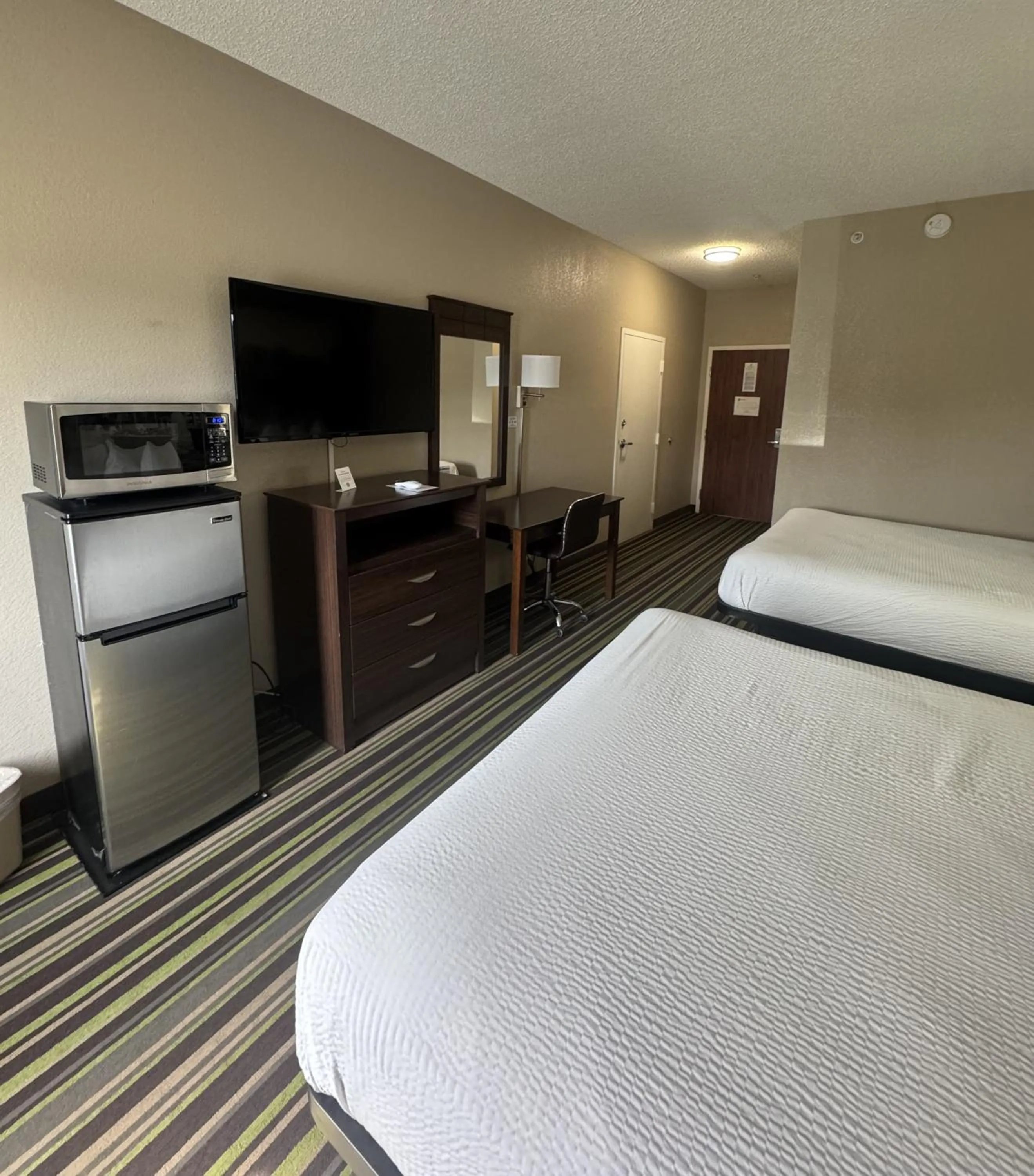 Queen Room with Two Queen Beds - Non-Smoking in Super 8 by Wyndham Hernando