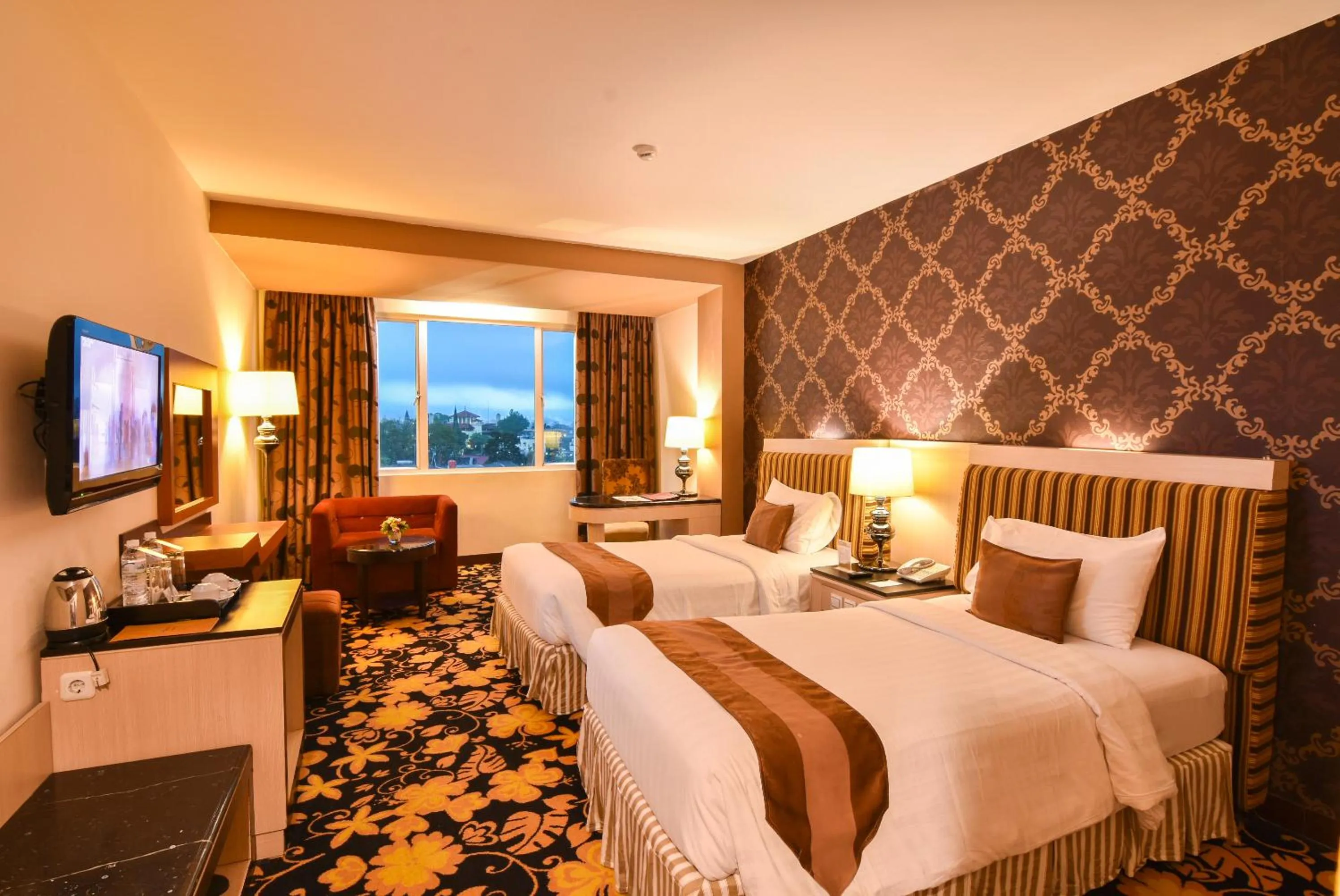 Deluxe Twin Room in Grand Rocky Hotel Bukittinggi