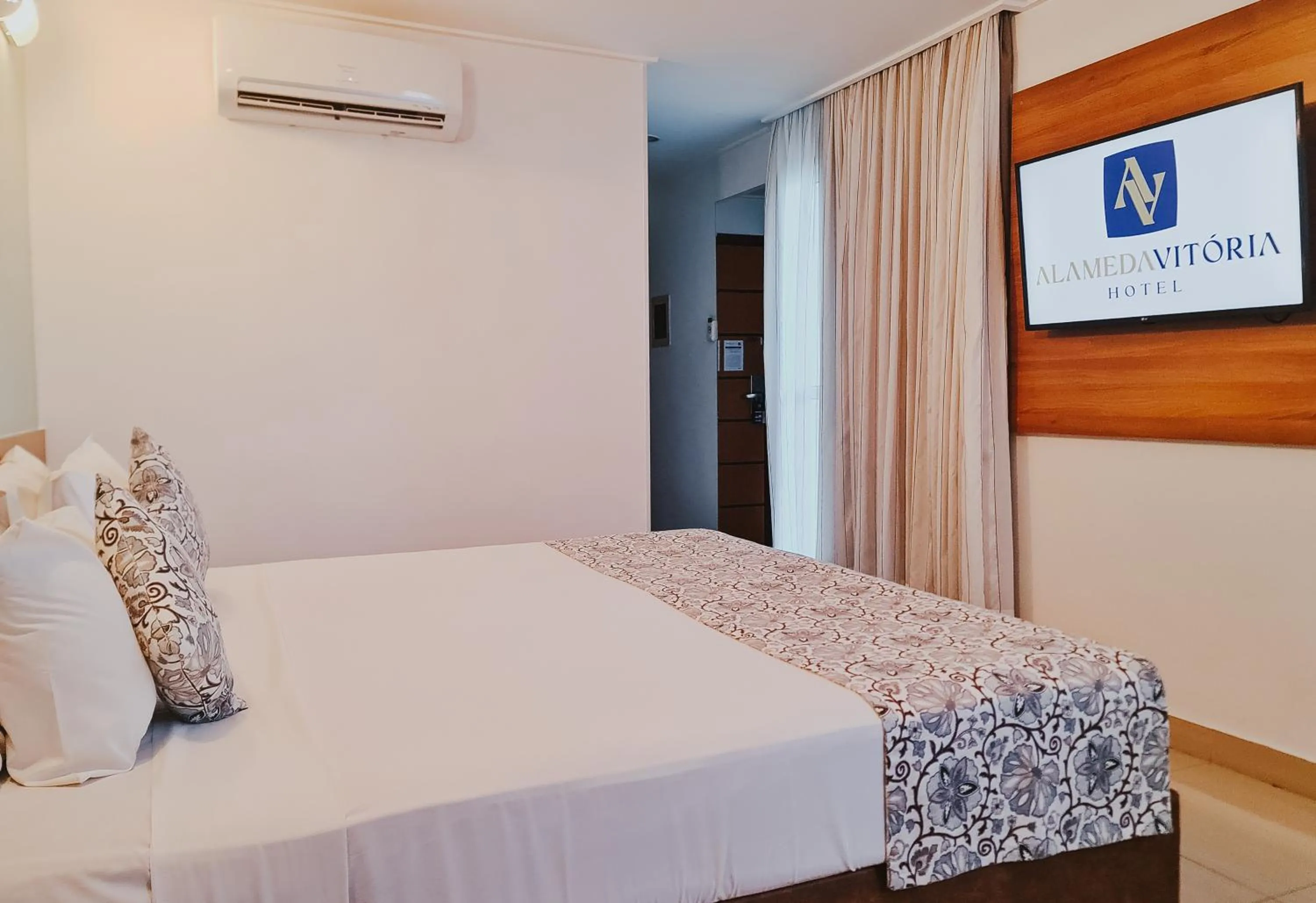 Double Room with Balcony and Sea View - single occupancy in Alameda Vitória Hotel