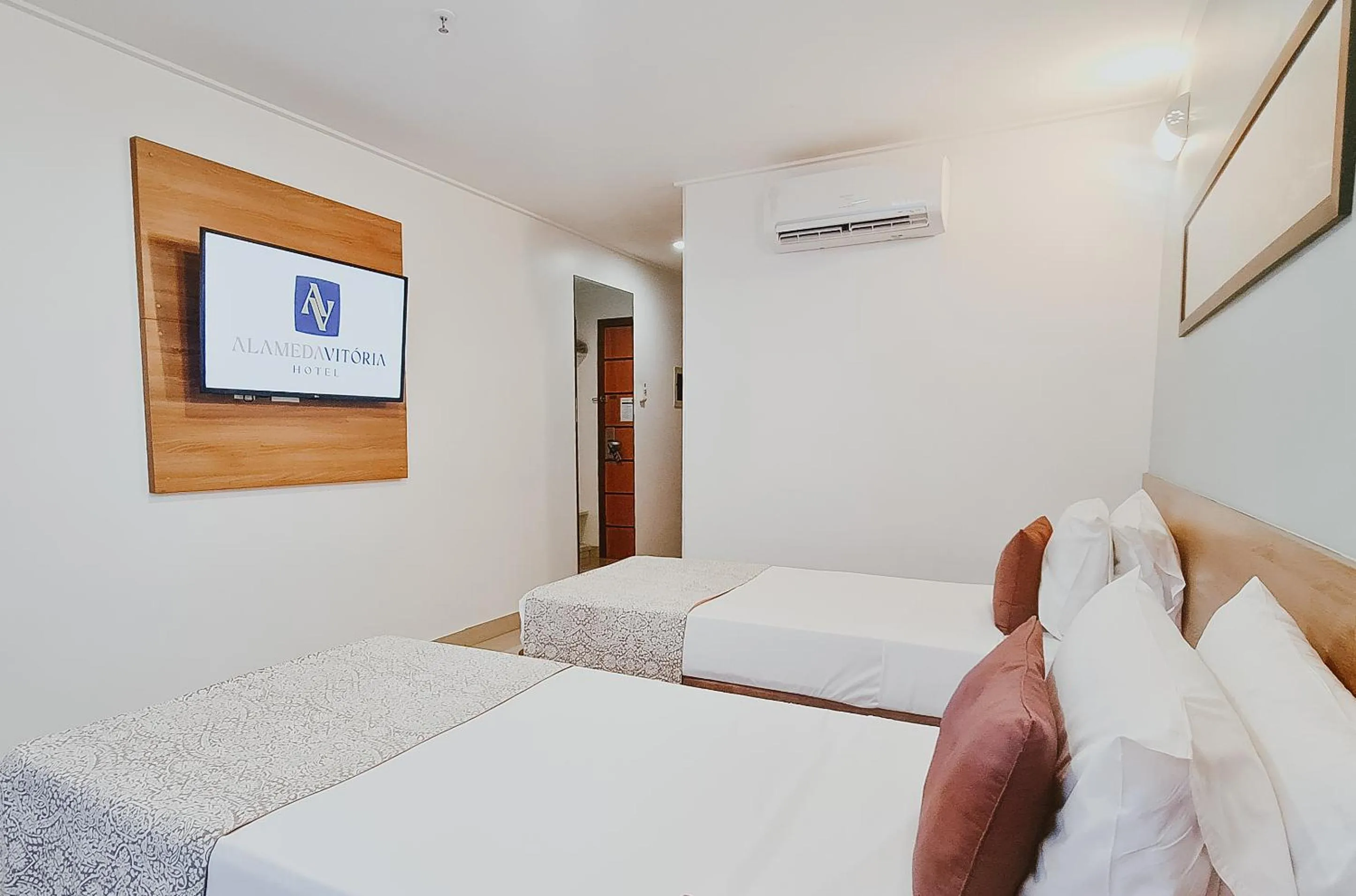 Luxury Twin Room - single occupancy in Alameda Vitória Hotel