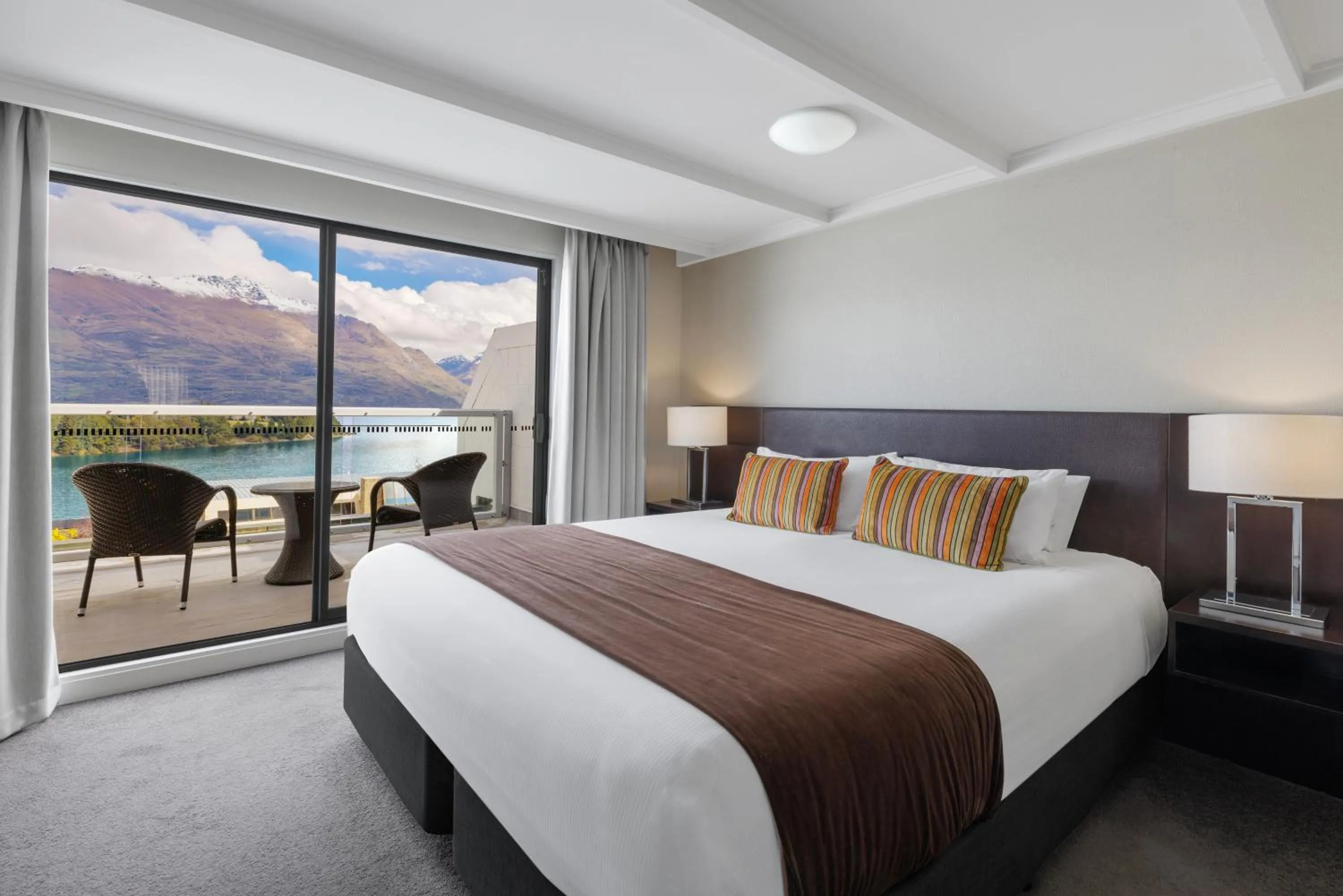 Superior Queen with Lake View in Copthorne Hotel & Apartments Queenstown Lakeview