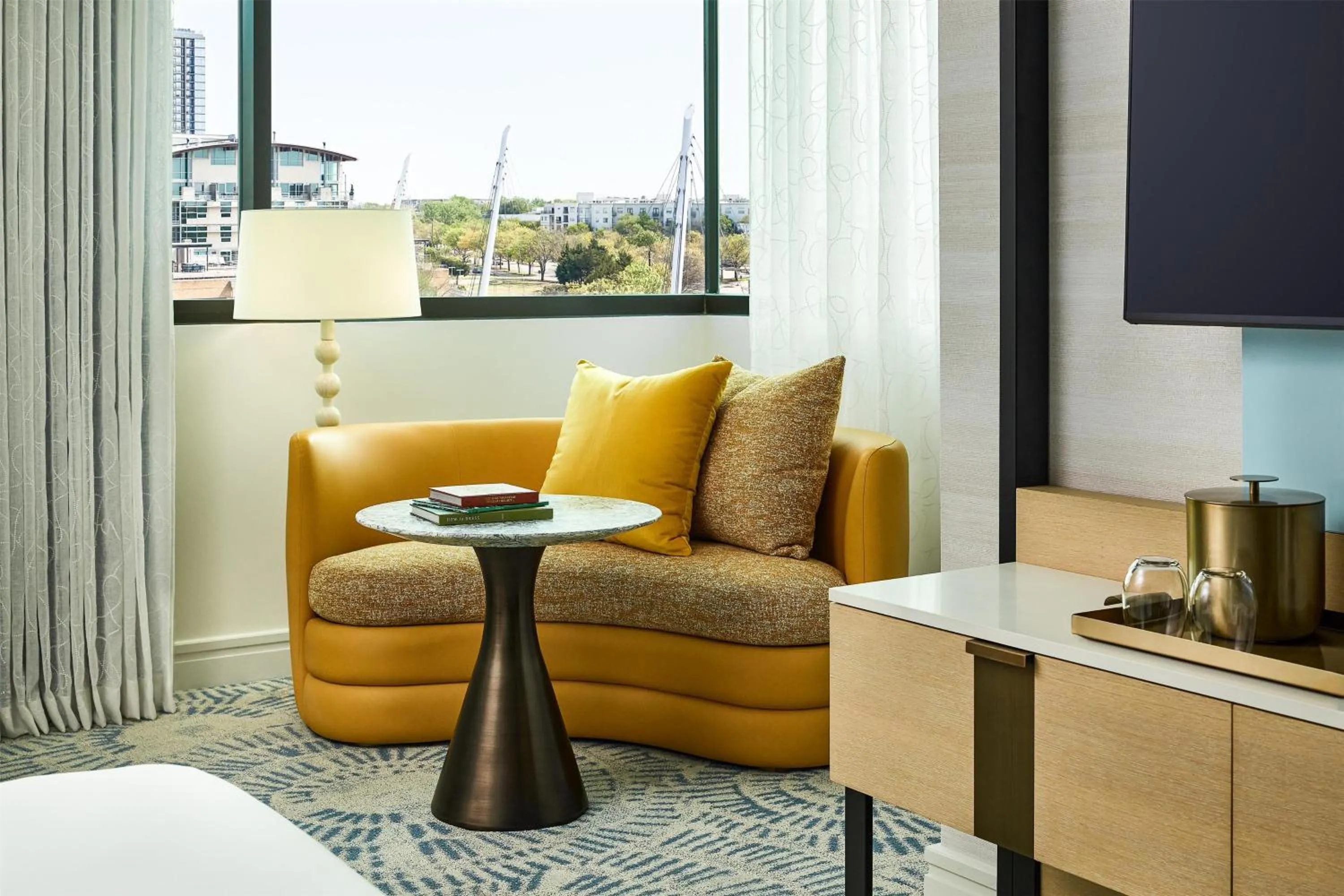 Luxury King Room with Tub - Mobility and Hearing Accessible in The Highland Dallas, Curio Collection by Hilton