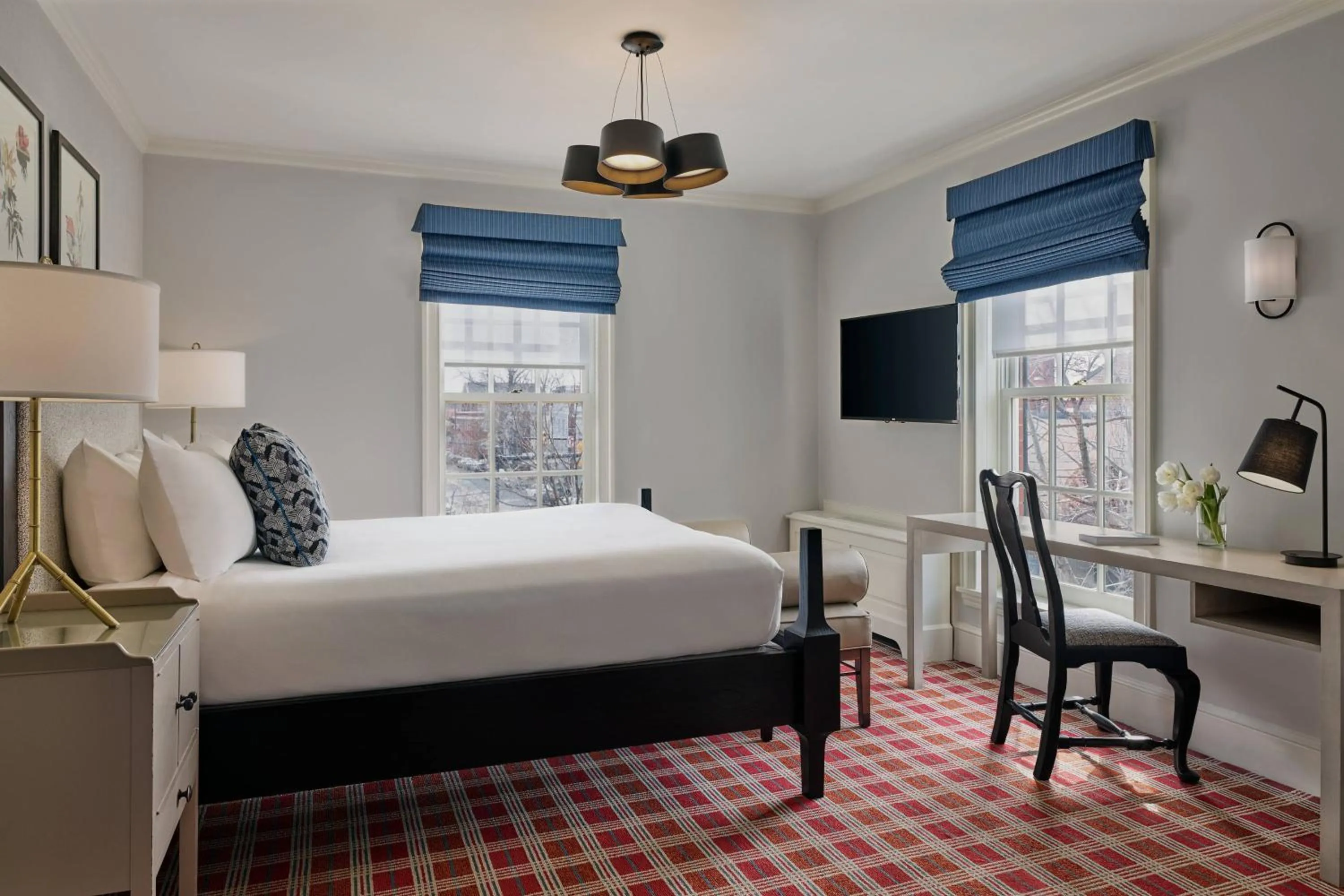 Editor's Queen, Guest room, 1 Queen, Corner room, High floor in Morrison House Old Town Alexandria, Autograph Collection