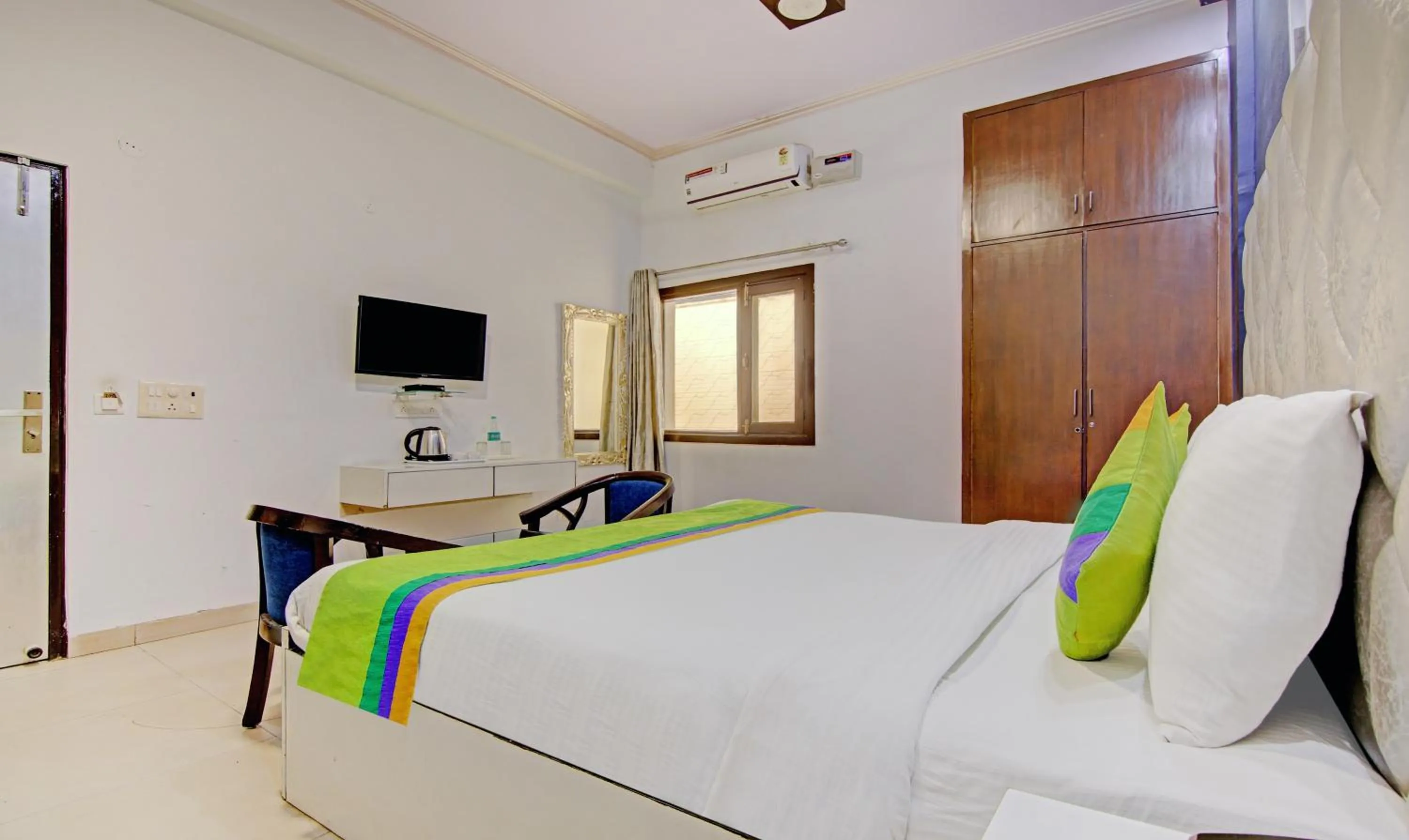 Standard Double Room in Itsy Hotels Vizima