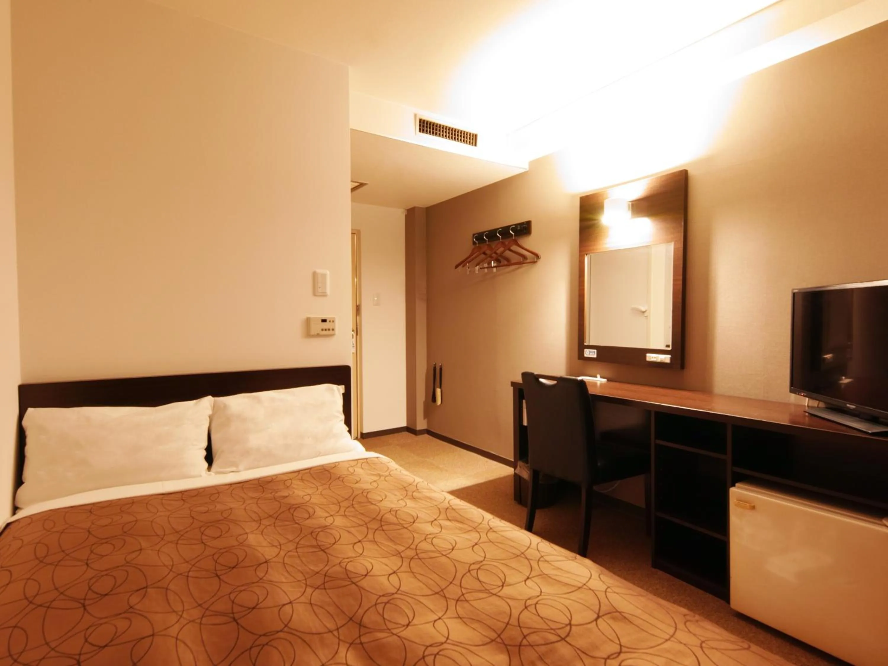 Double Room with Small Double Bed - Smoking in Kumamoto Green Hotel