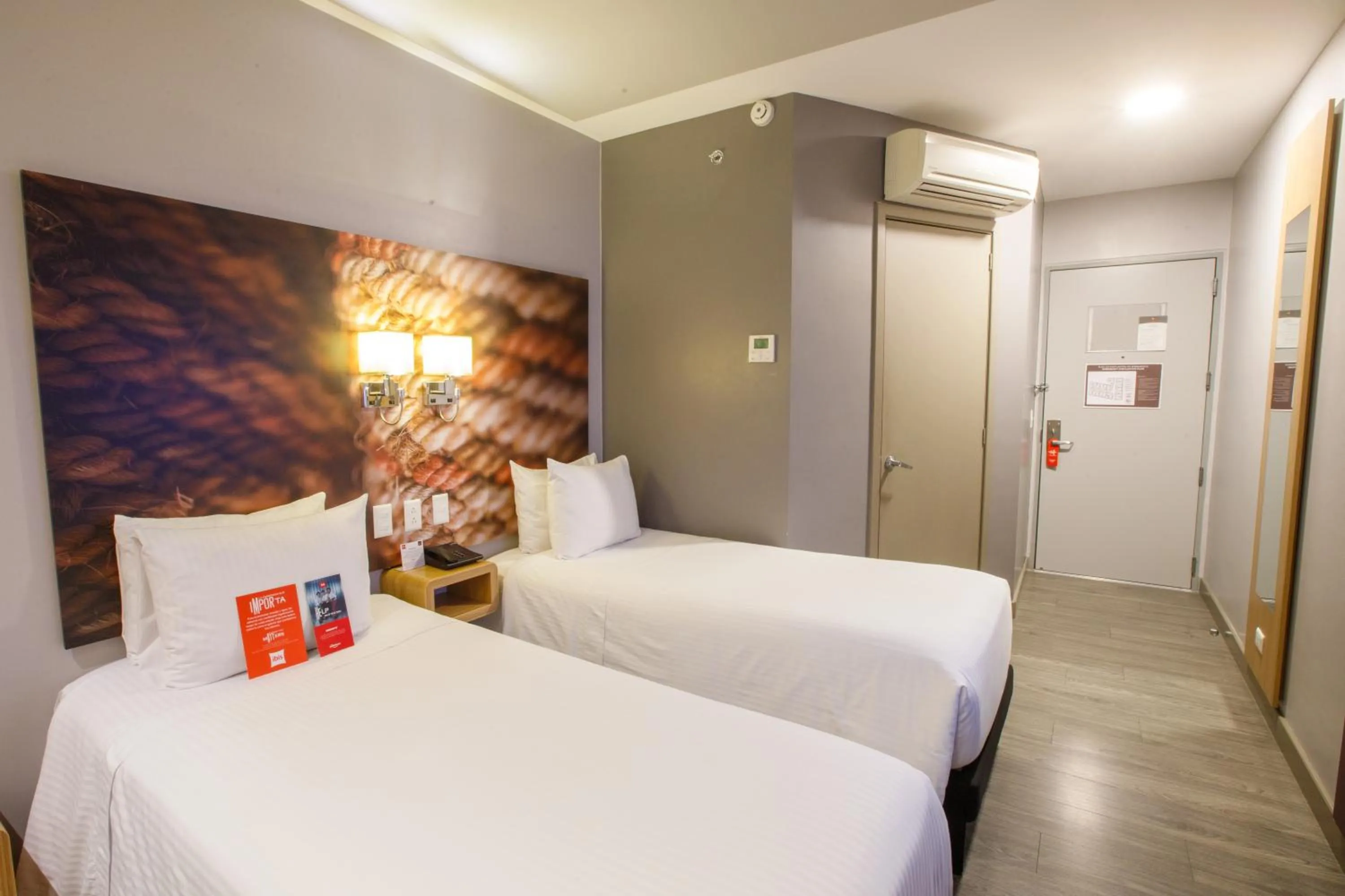 Standard Twin Room in ibis Quito