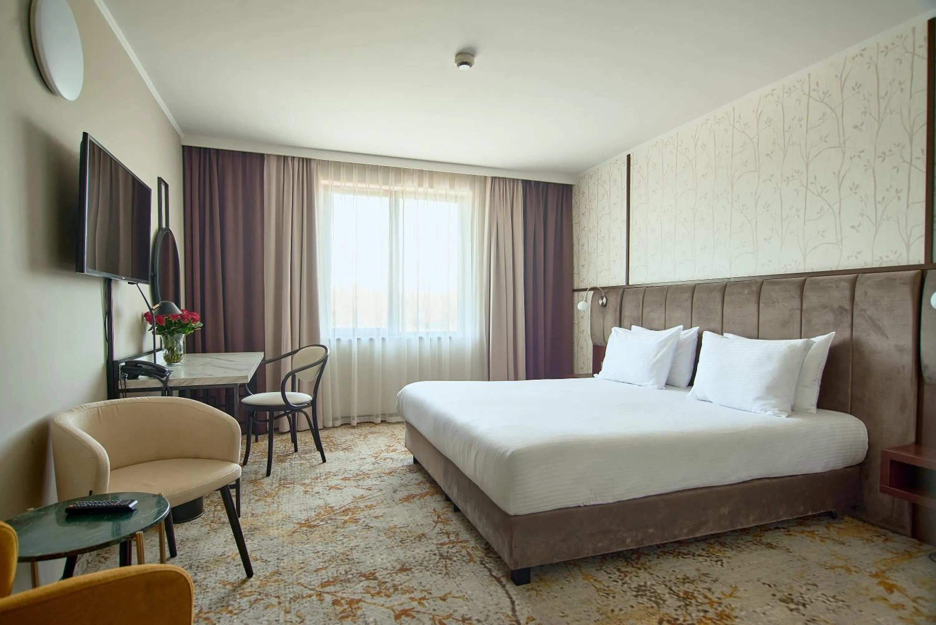Classic King Room in Metropolo by Golden Tulip Krakow