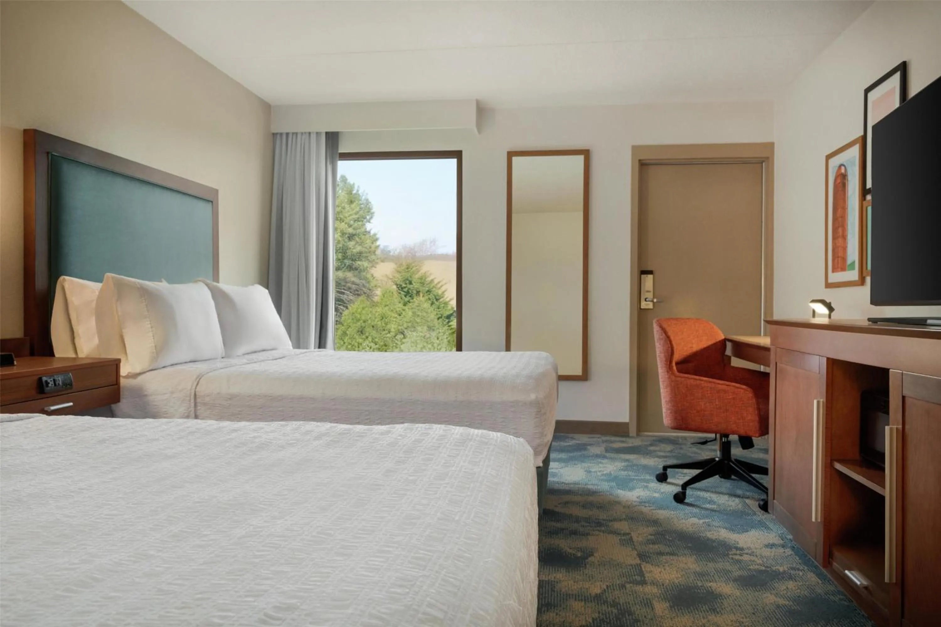 Queen Room with Two Queen Beds - Hearing Access/Non-Smoking in Hampton Inn Lancaster