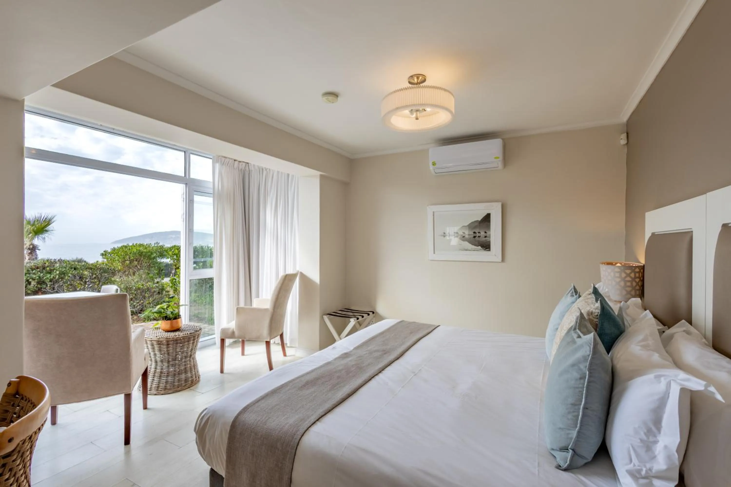 Luxury Suite with Balcony in The Robberg Beach Lodge - Lion Roars Hotels & Lodges