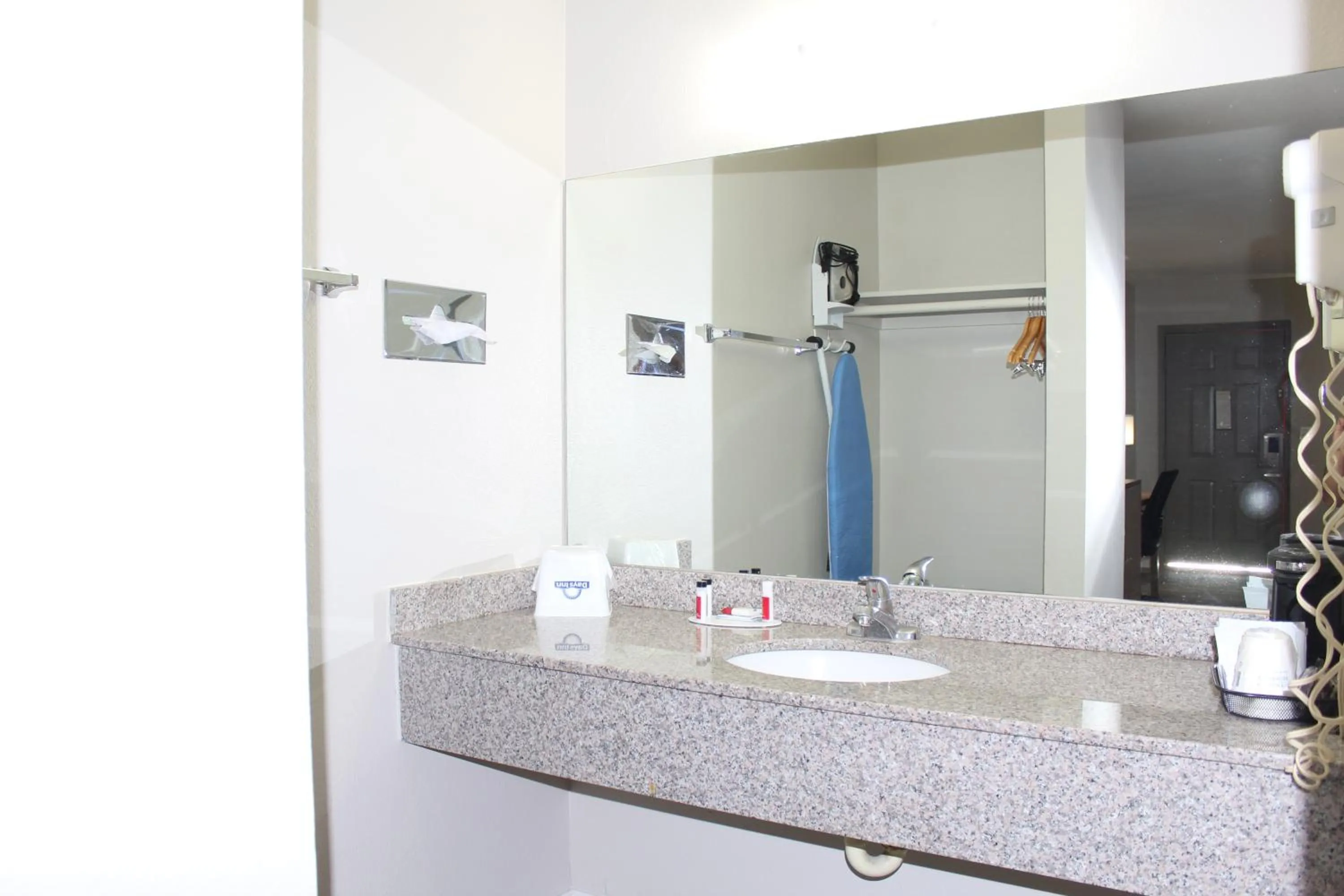 Queen Room - Mobility Access/Non-Smoking in Days Inn by Wyndham Willcox