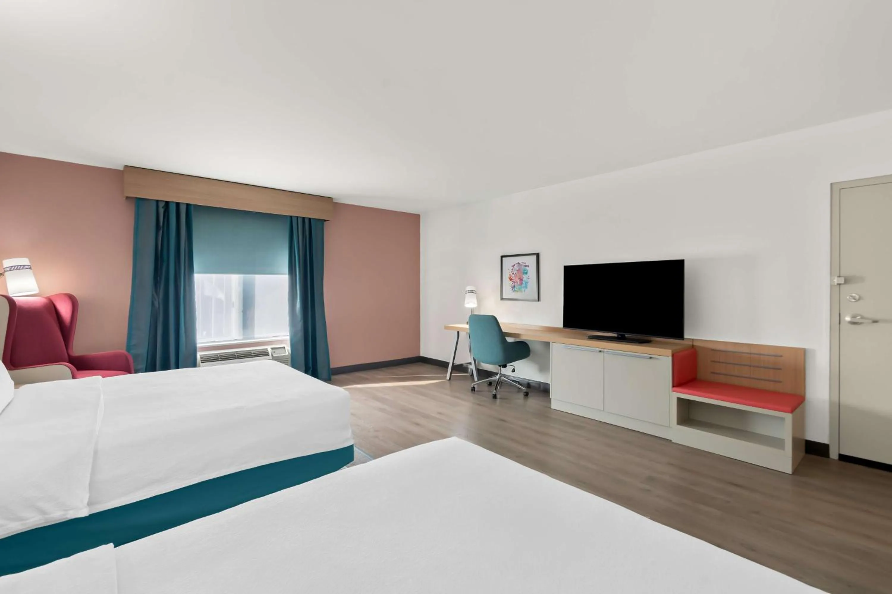 Queen Room with Two Queen Beds-Mobility Hearing Accessible with Bathtub in Hilton Garden Inn Lexington Georgetown