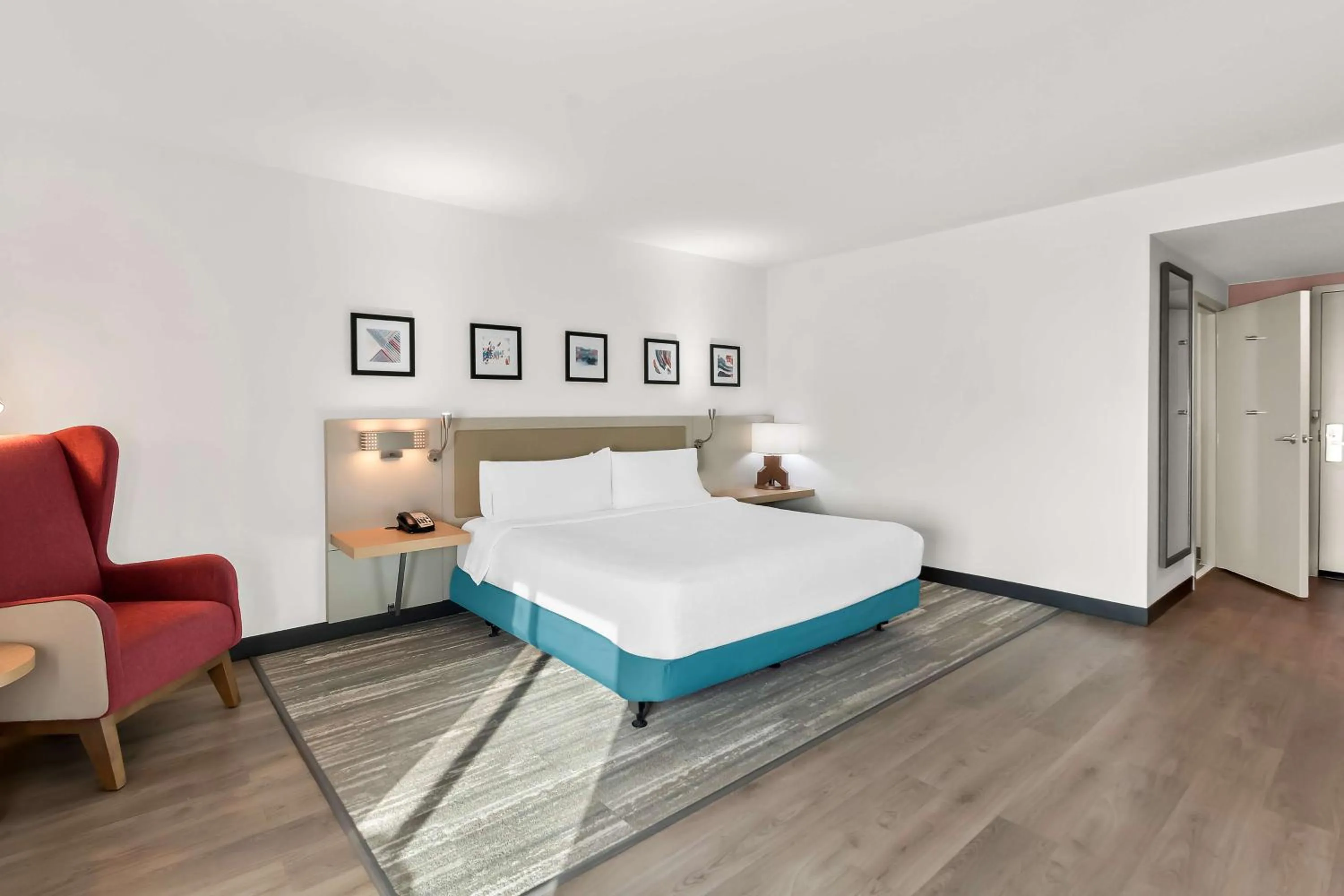 King Room with Tub - Mobility and Hearing Access in Hilton Garden Inn Lexington Georgetown