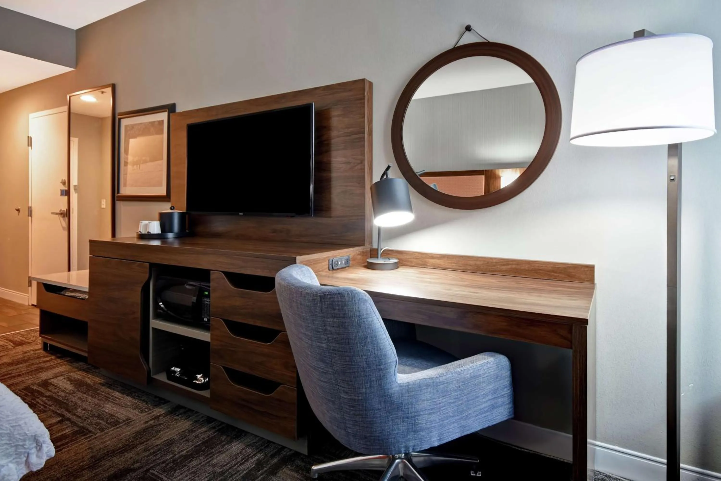 Queen Room with Mobility Access/Non-Smoking in Hampton Inn Lexington I-75