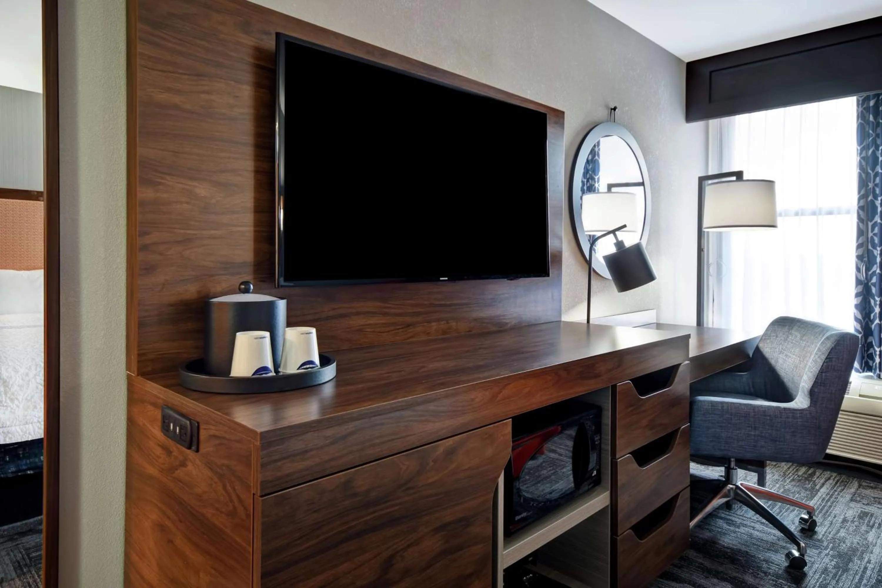 Queen Room - Non-Smoking in Hampton Inn Lexington I-75