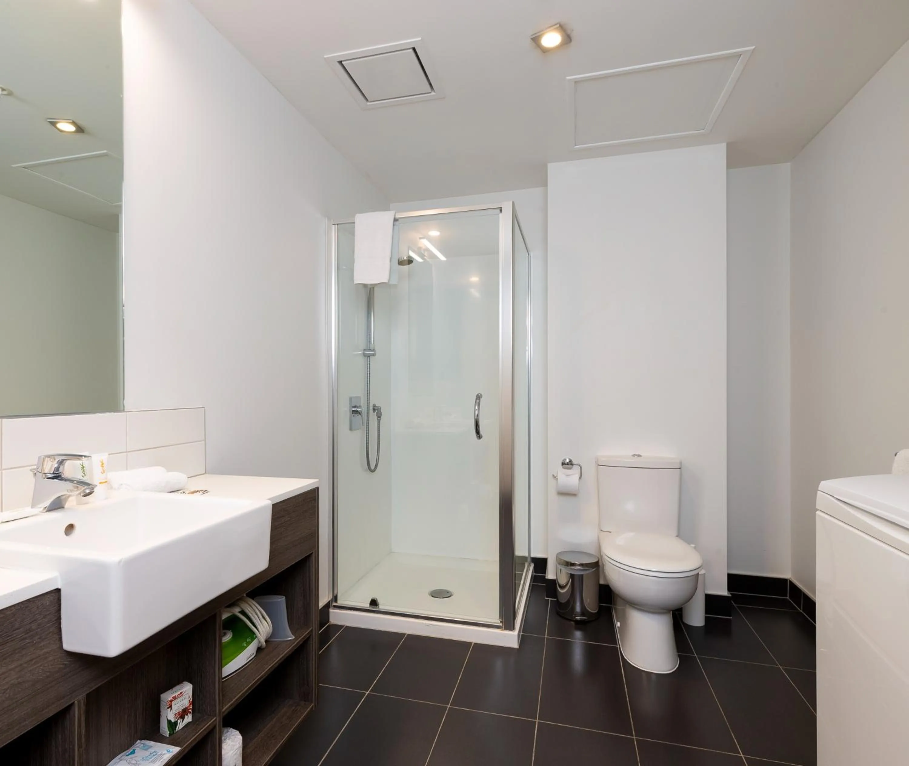 Two-Bedroom Apartment in Oaks Auckland Hotel