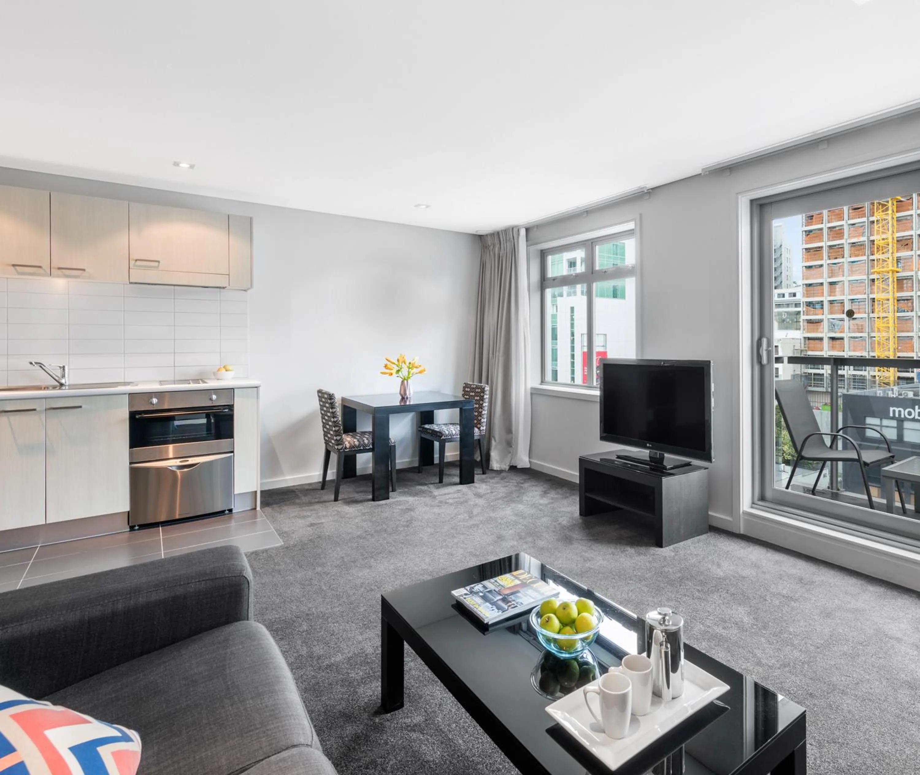 Studio Apartment in Oaks Auckland Hotel