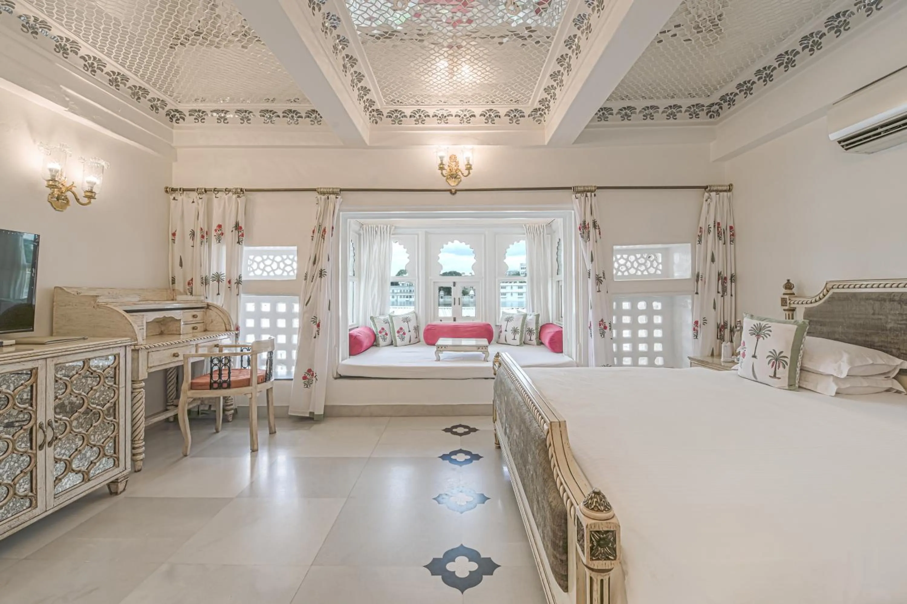 Heritage Room Lake Facing: Avail 15% Discount on all restaurant bills,50% Discount on any spa services (Valid for stay till 30th September 2025)  in Jagat Niwas Palace