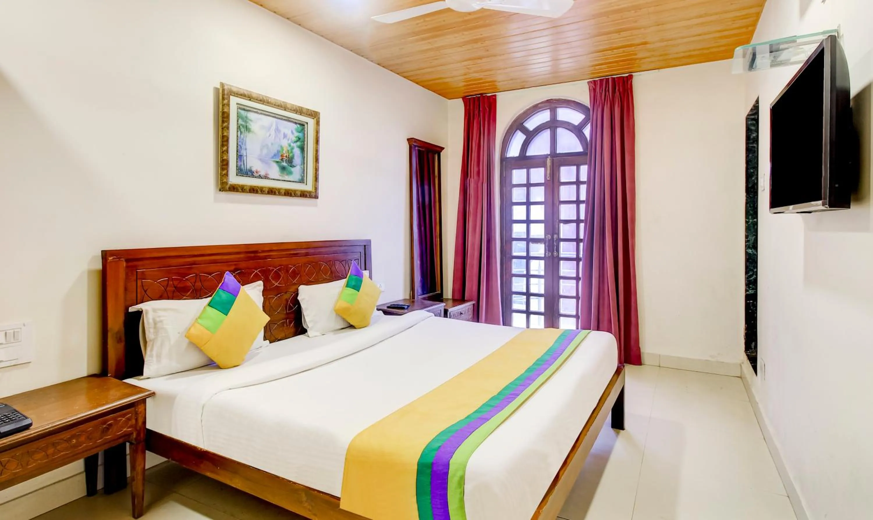 Deluxe Family Room - single occupancy in Itsy Hotels The New Hill Retreat, Near Mahabaleshwar State Transport Bus station