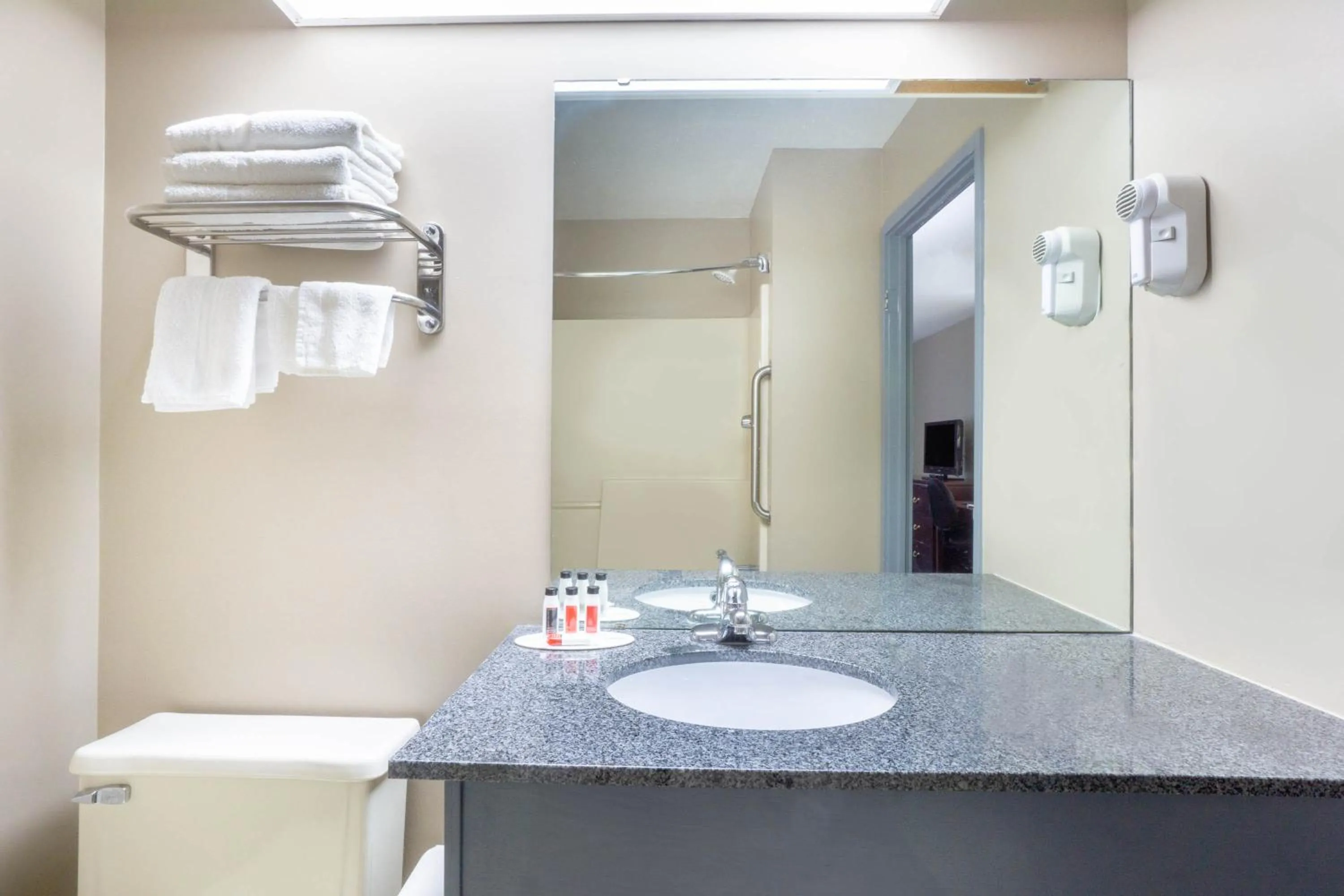 King Studio Suite - Non-Smoking in Super 8 by Wyndham Harrison OH