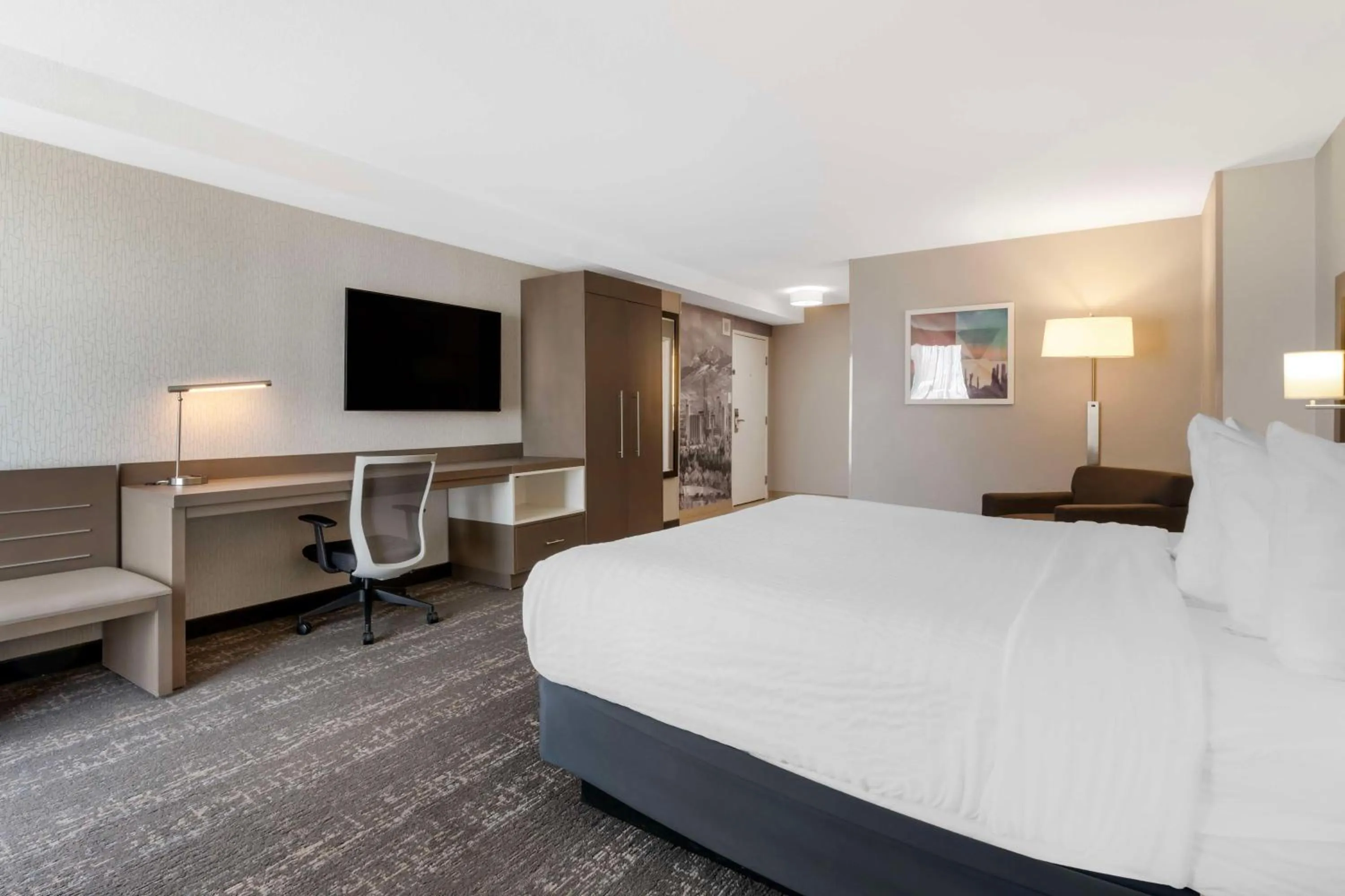 King Suite with Mobility Accessible Roll-In Shower in Best Western Plus Sparks-Reno Hotel