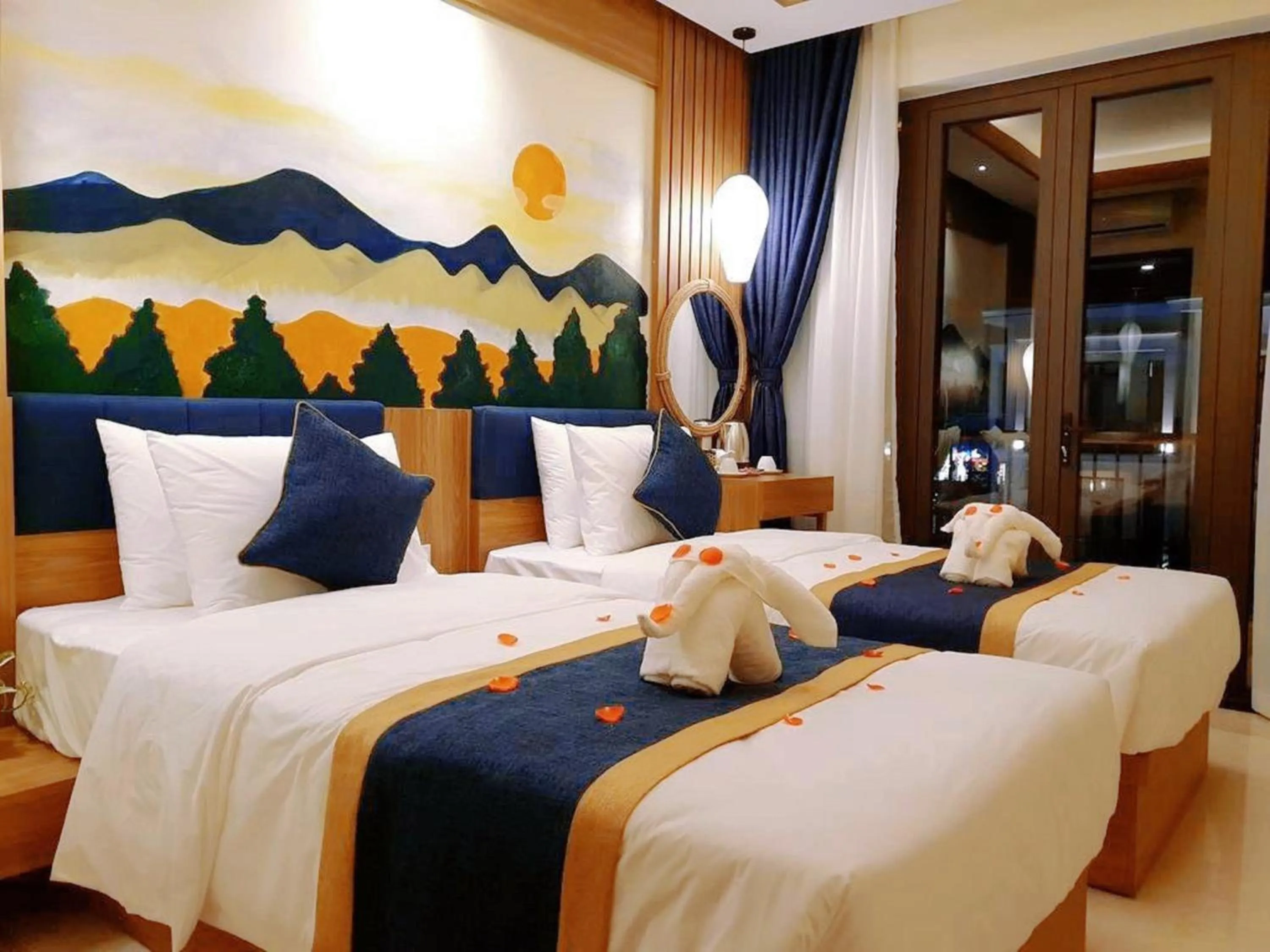Deluxe Twin Room City View with Balcony  in Southern Hotel Hoi An