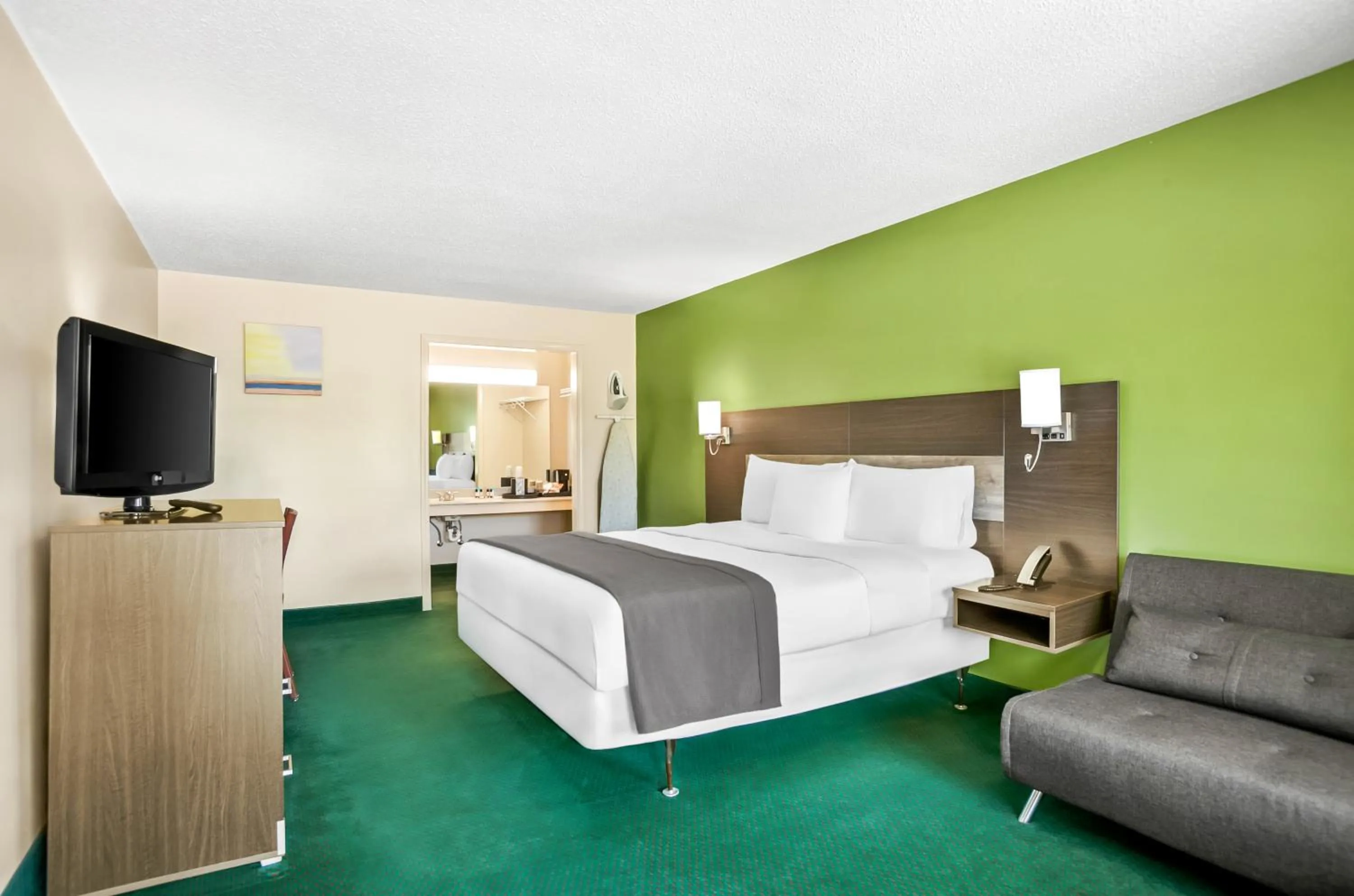 King Room - Non-Smoking in Americas Best Value Inn - Rome