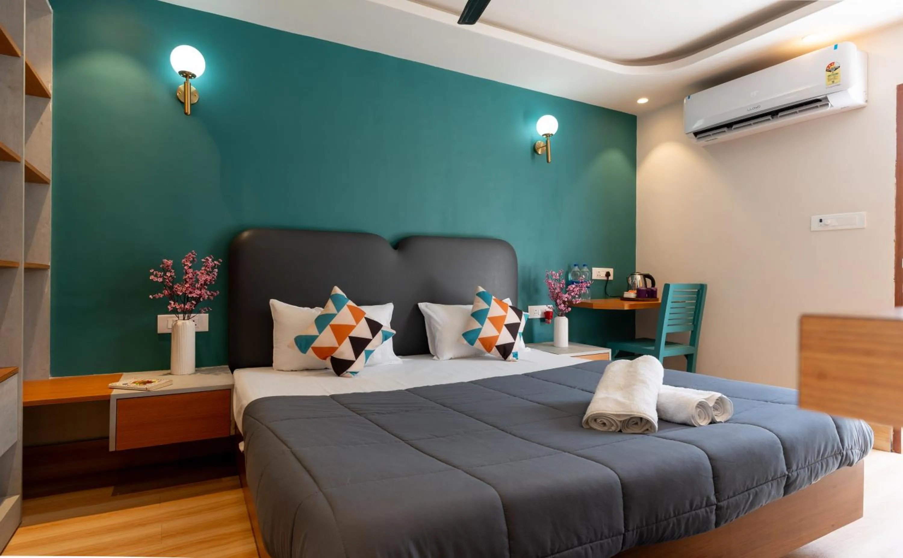 Taj View Honeymoon Suite in Joey's Hostel Agra - 200m from Taj Mahal