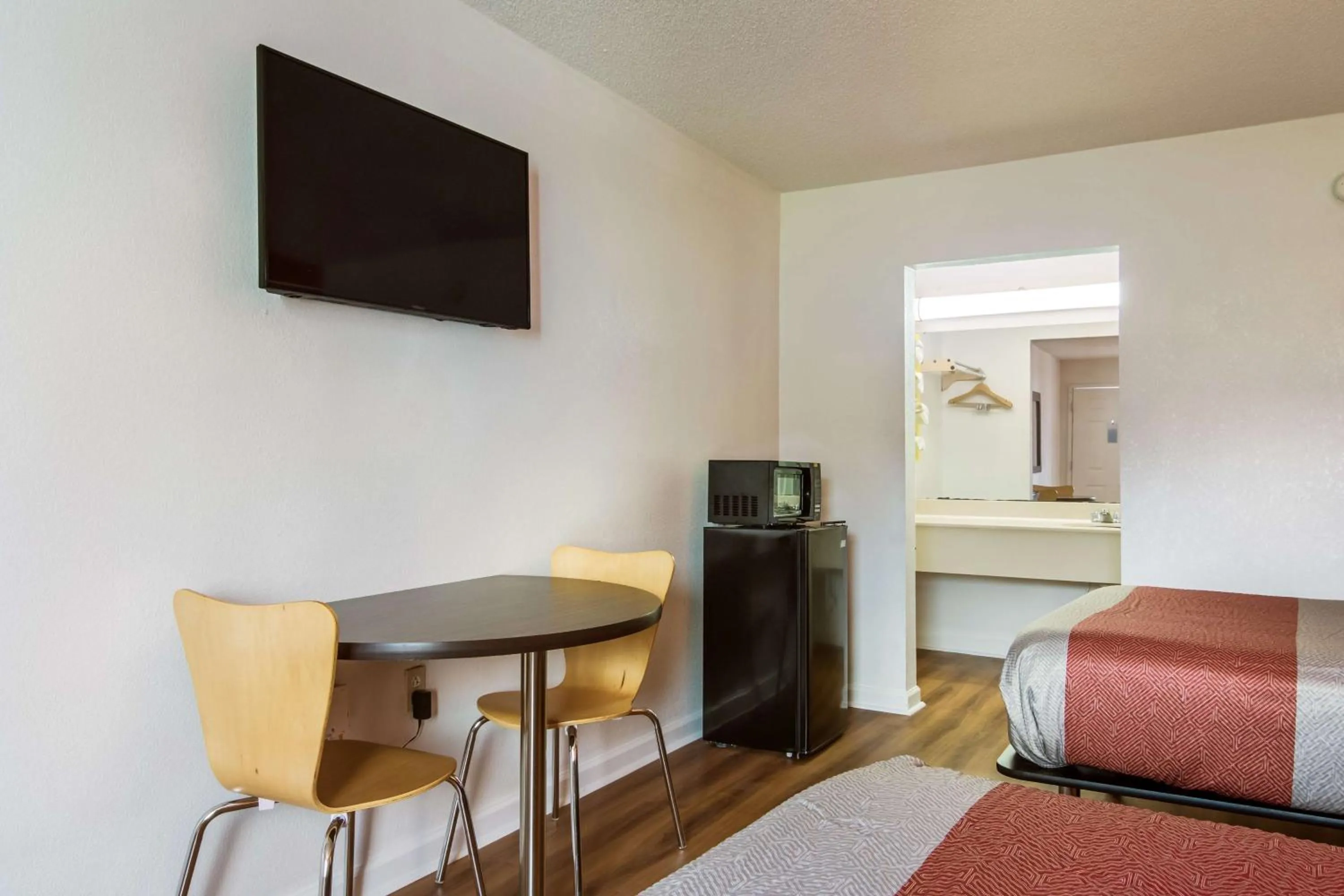 Deluxe Double Room - Non-Smoking in Motel 6-Warner Robins, GA