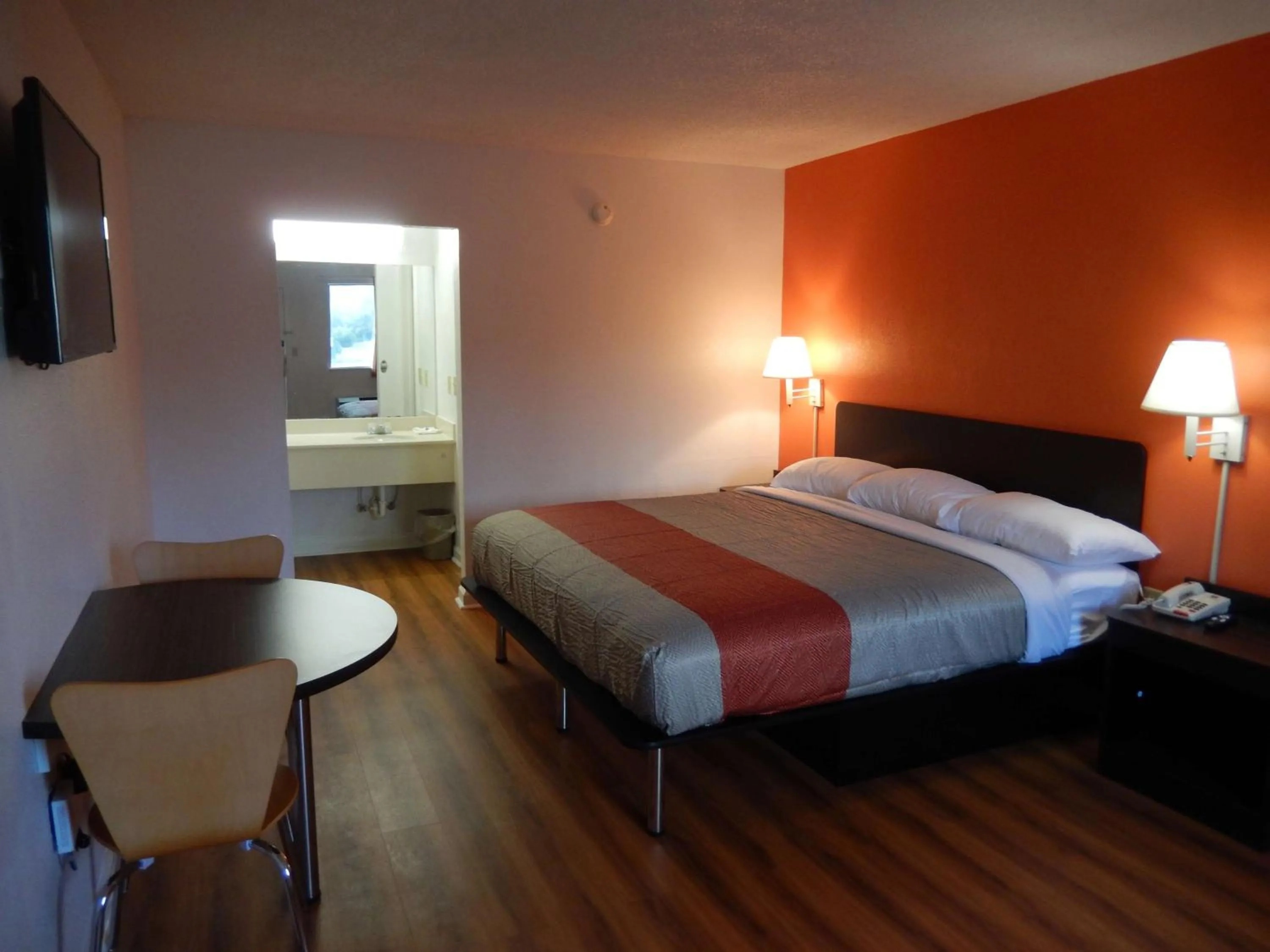 Suite - Non-Smoking in Motel 6-Warner Robins, GA