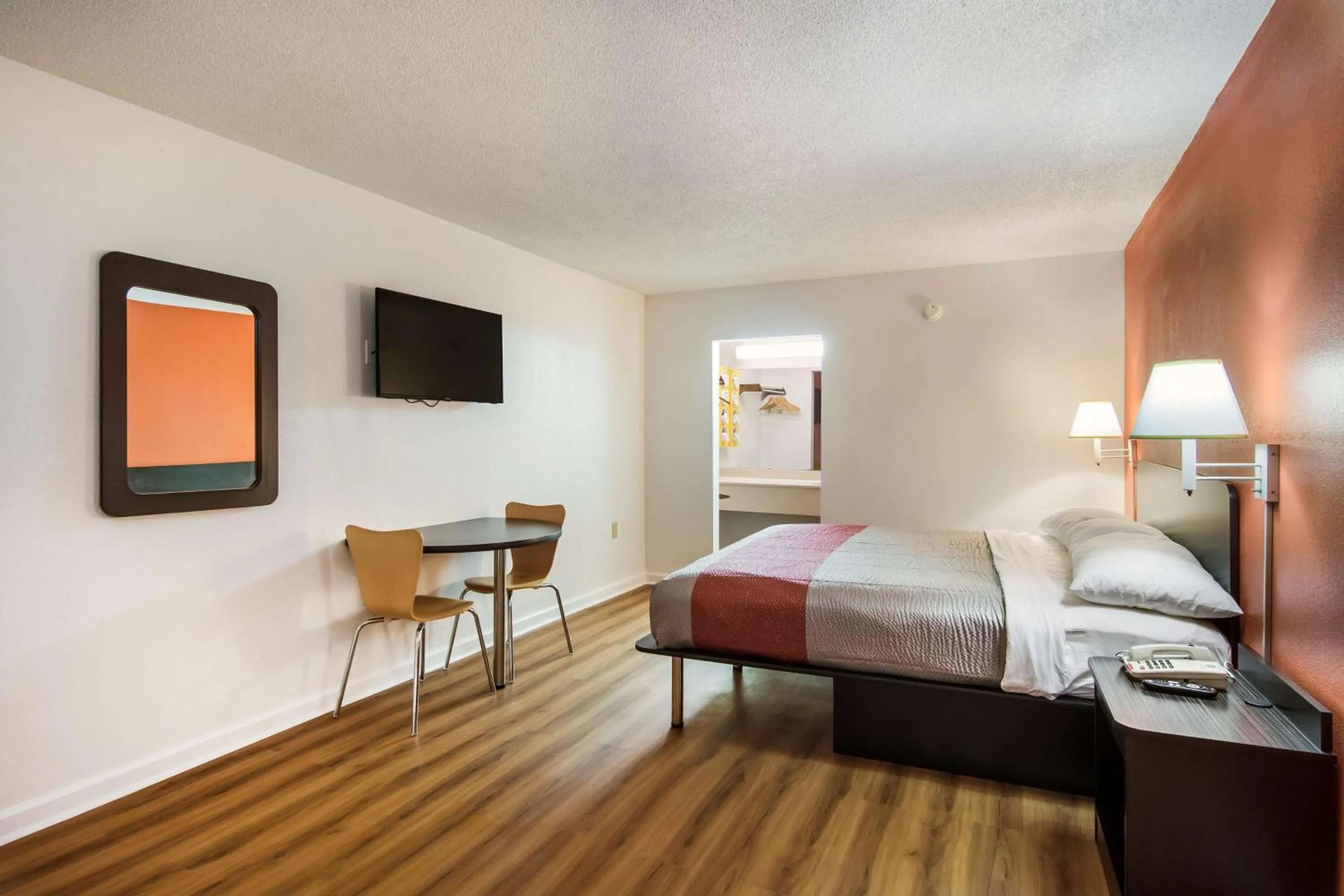 King Room with Roll-in Shower - Disability Access - Non-Smoking in Motel 6-Warner Robins, GA
