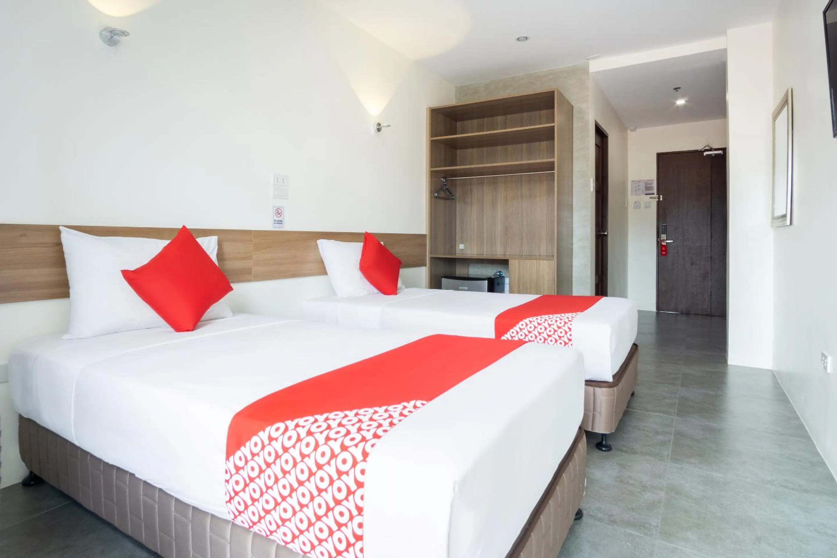 Deluxe Twin Room in 18 Suites Cebu