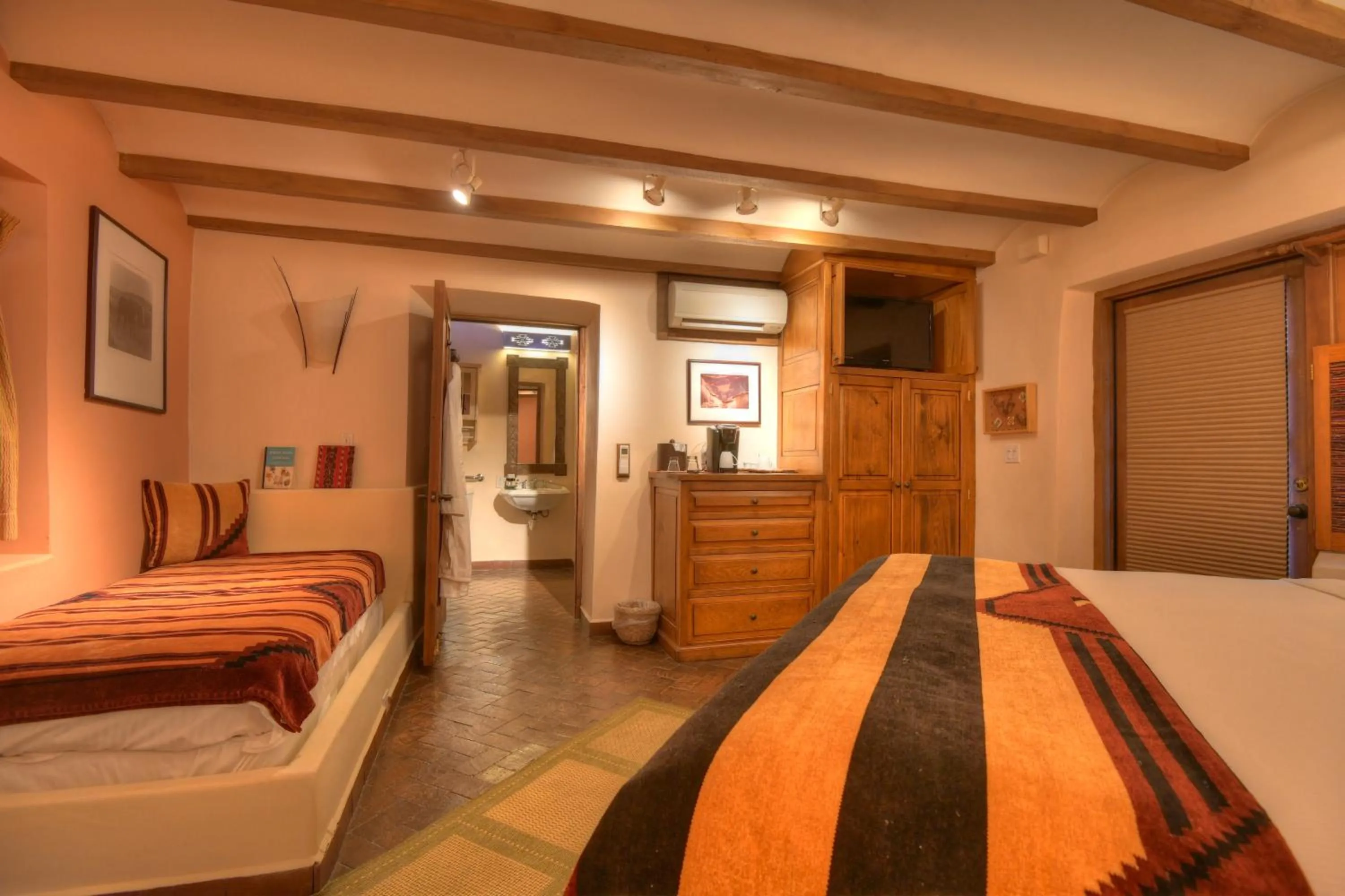 Junior King Suite in Inn at Vanessie