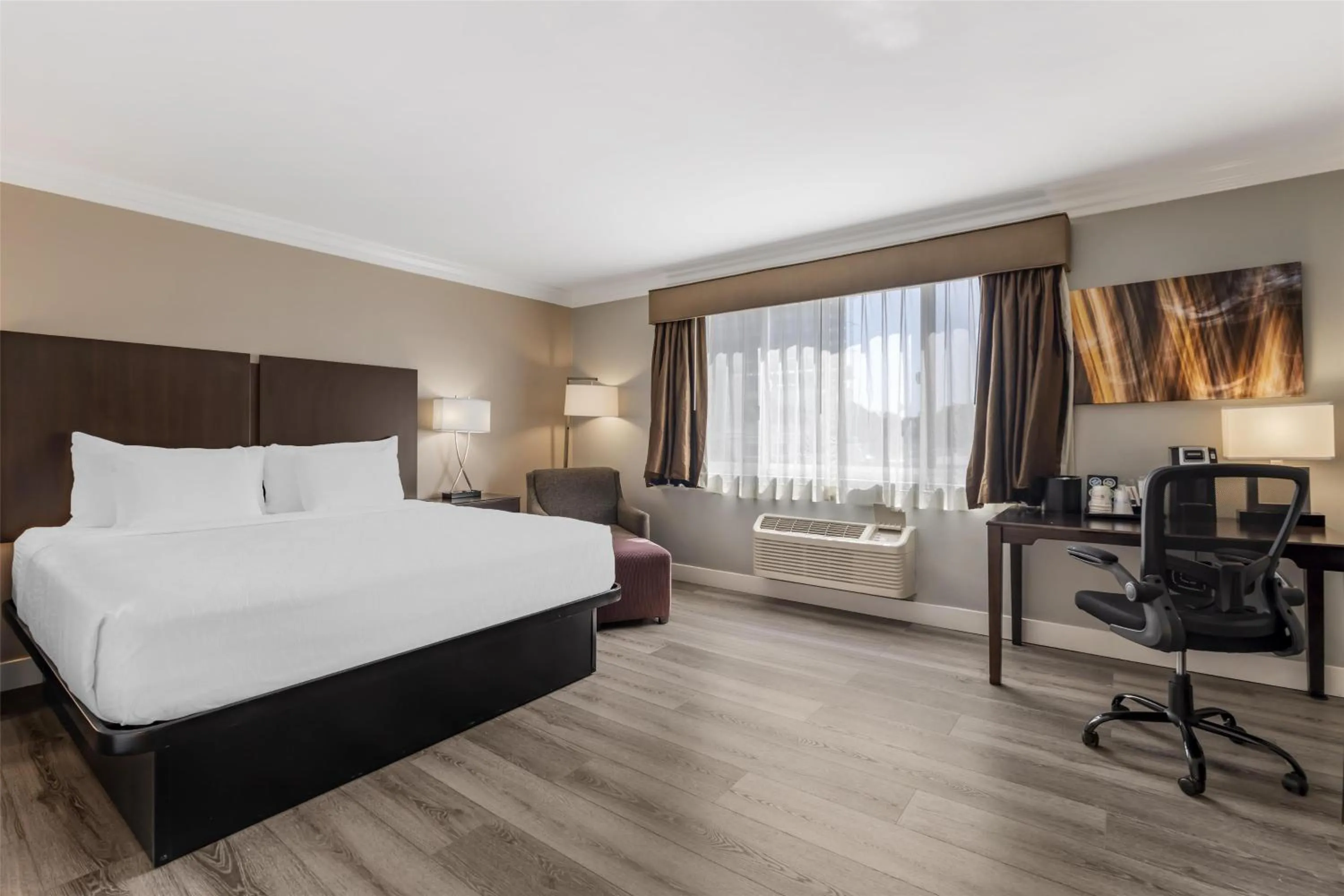 King Room - Disability Access in Best Western Plus LA Mid-Town Hotel