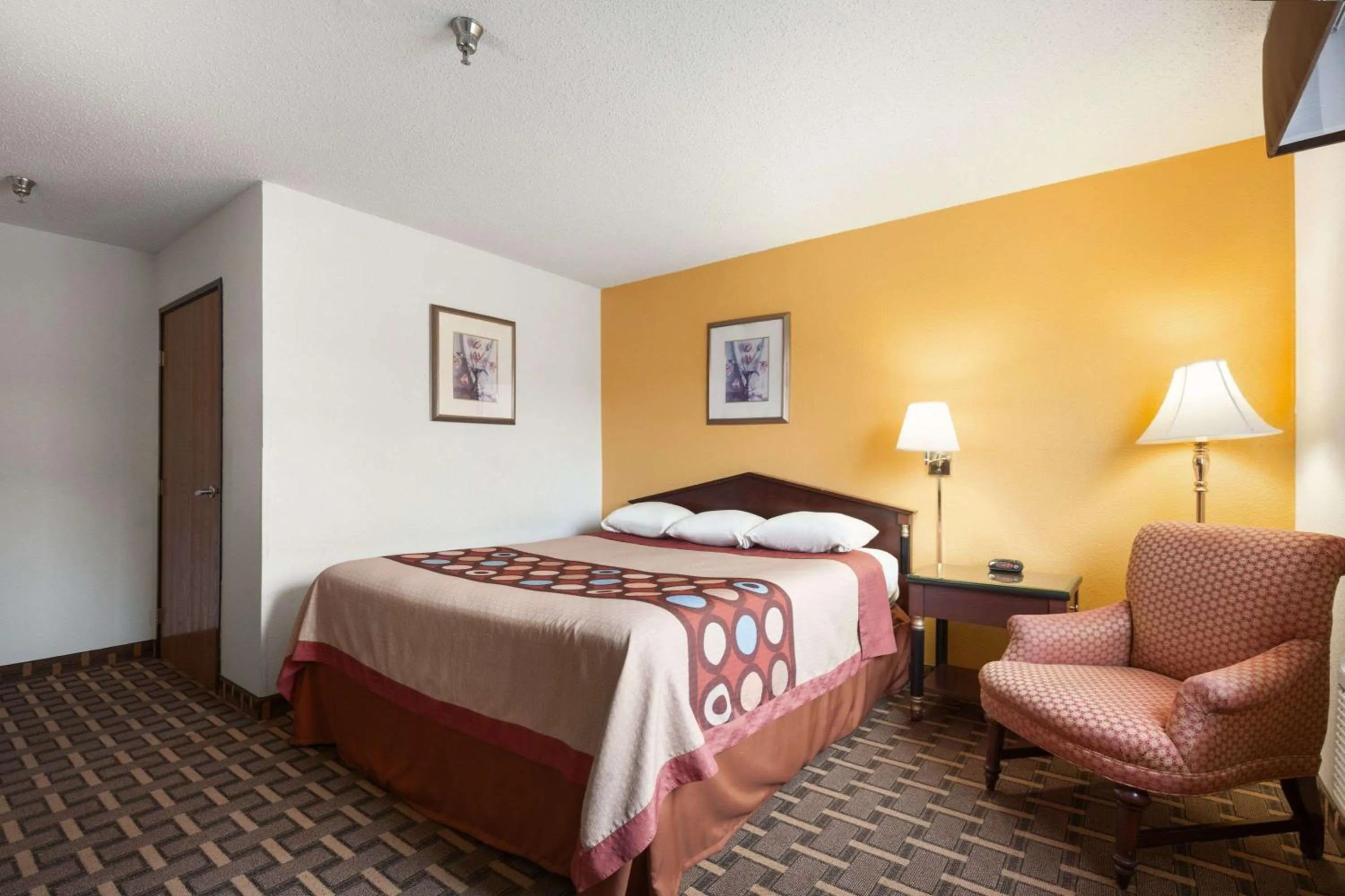 Queen Studio Suite - Non-Smoking in Brookville Inn