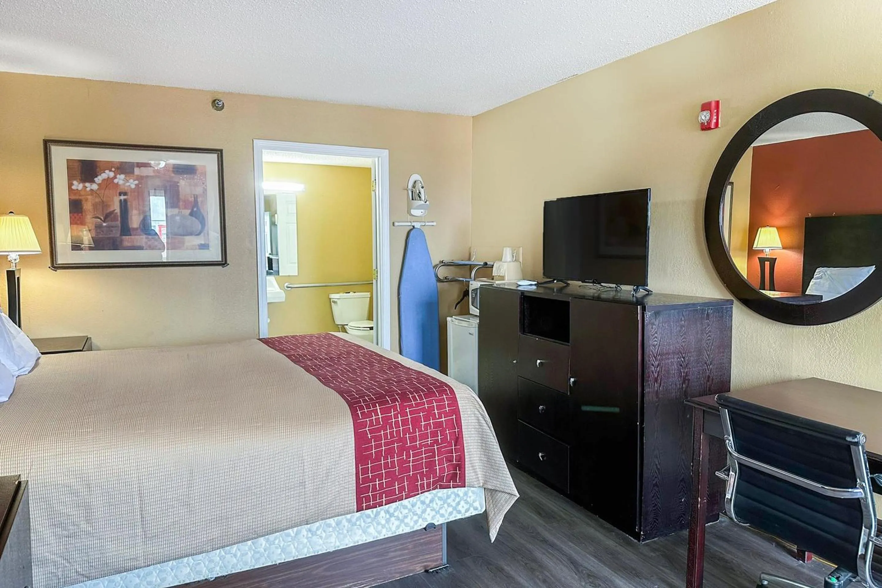 King Bed Accessible Non-Smoking in Garden Inn & Suites
