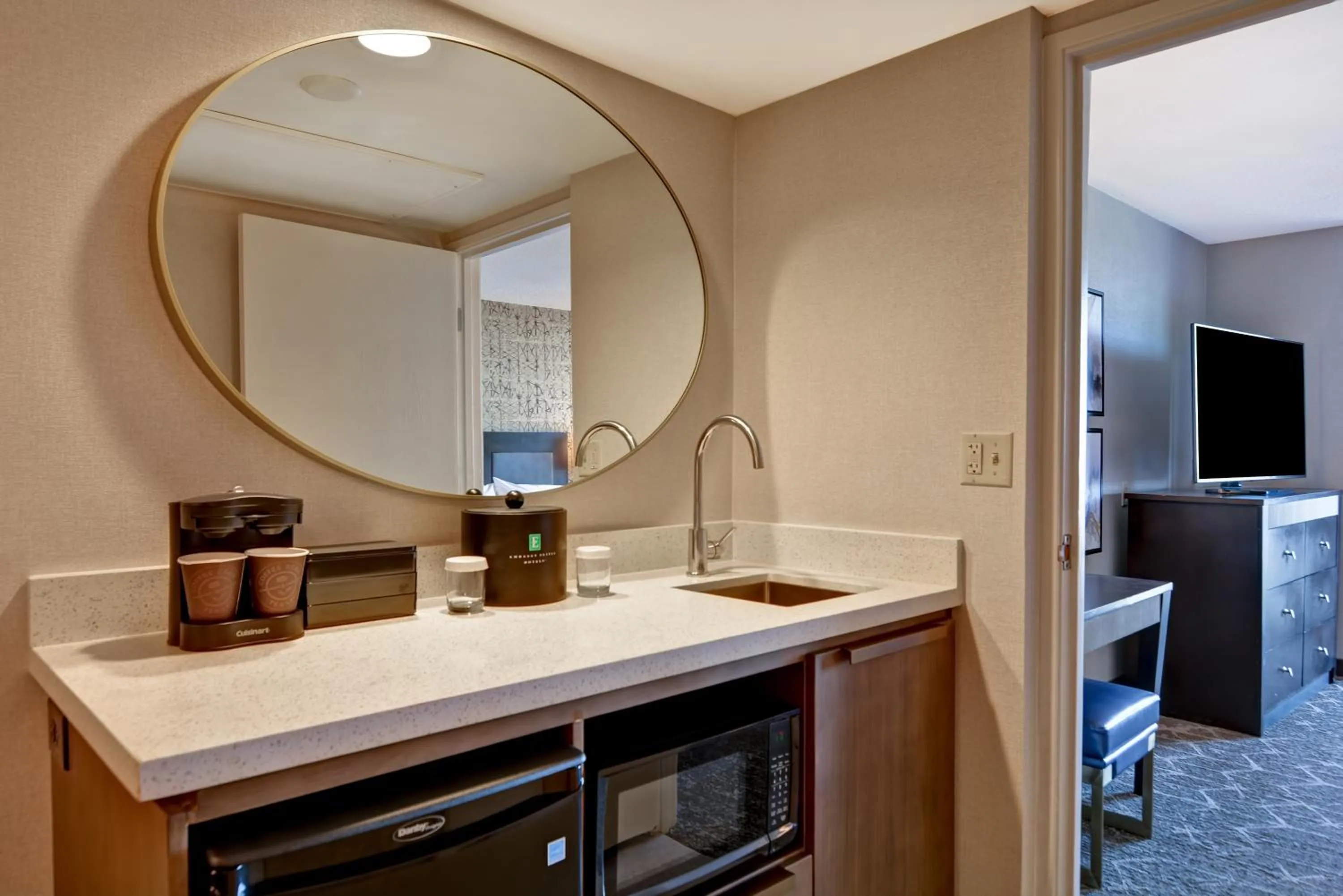 One-Bedroom King Suite with Roll-in Shower - Mobility Accessible in Embassy Suites by Hilton Minneapolis Airport