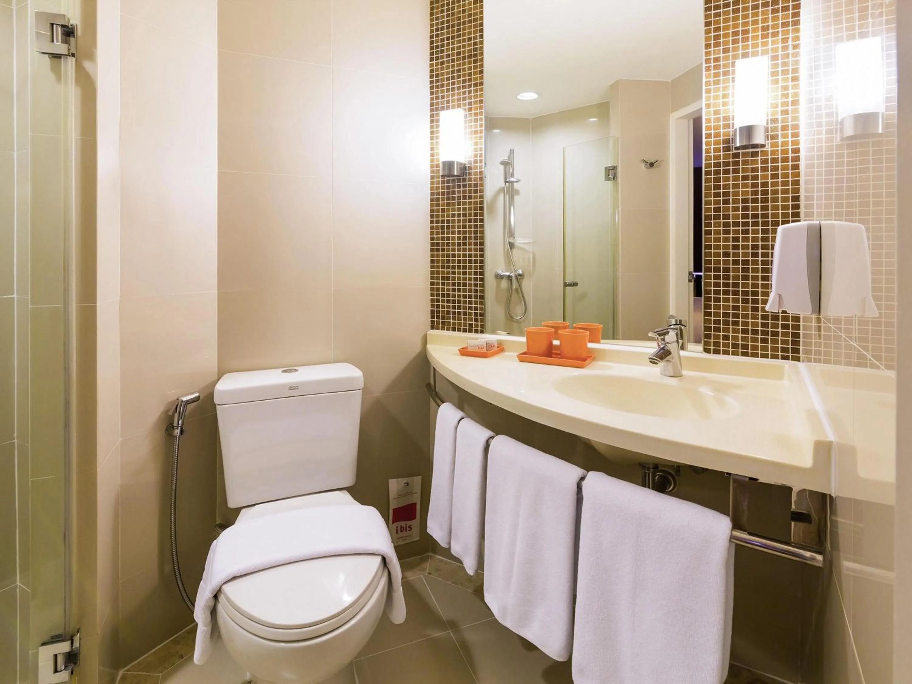 Standard Twin Room in ibis Bangkok Siam