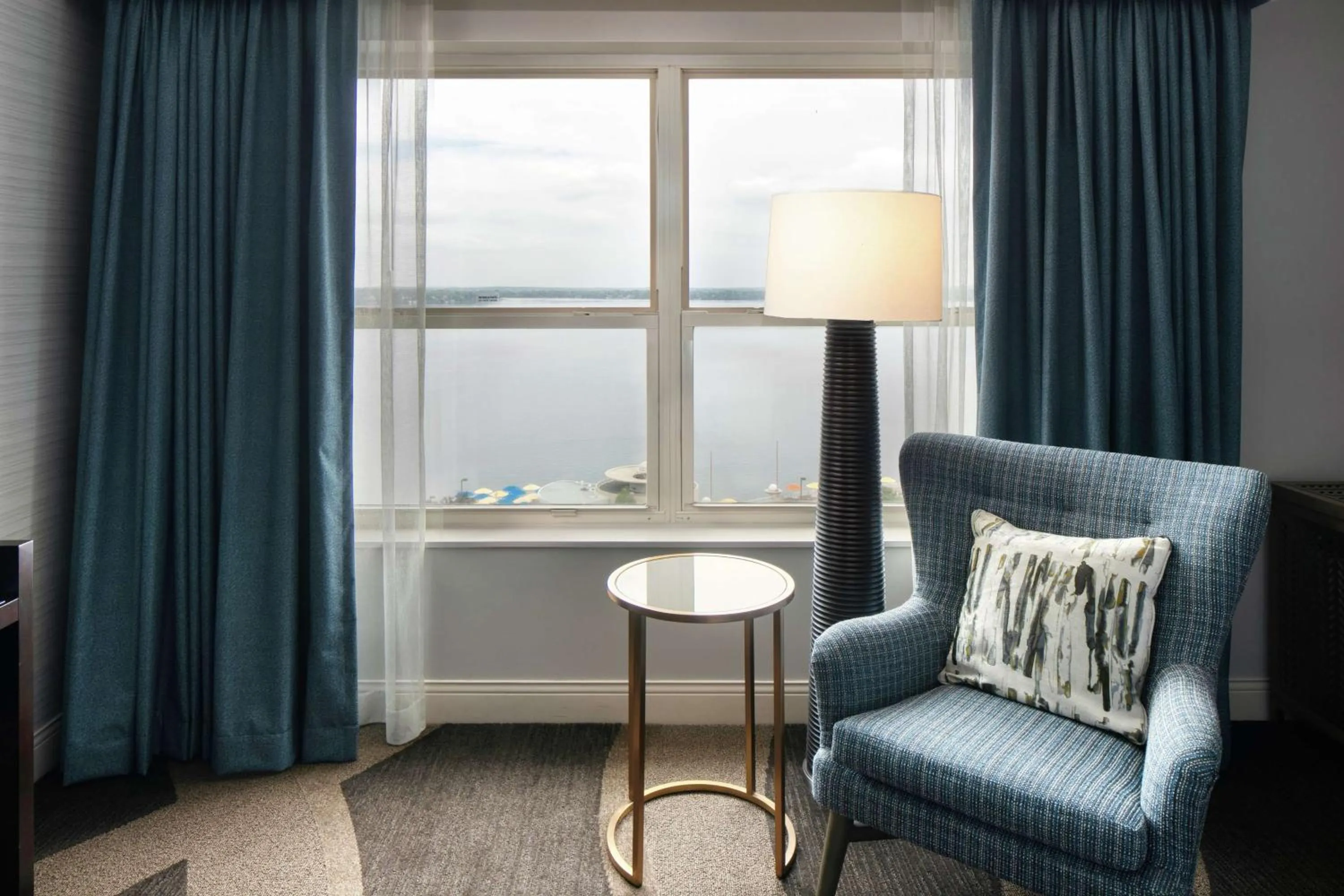 Deluxe King Room with Lake View in Hilton Madison Monona Terrace