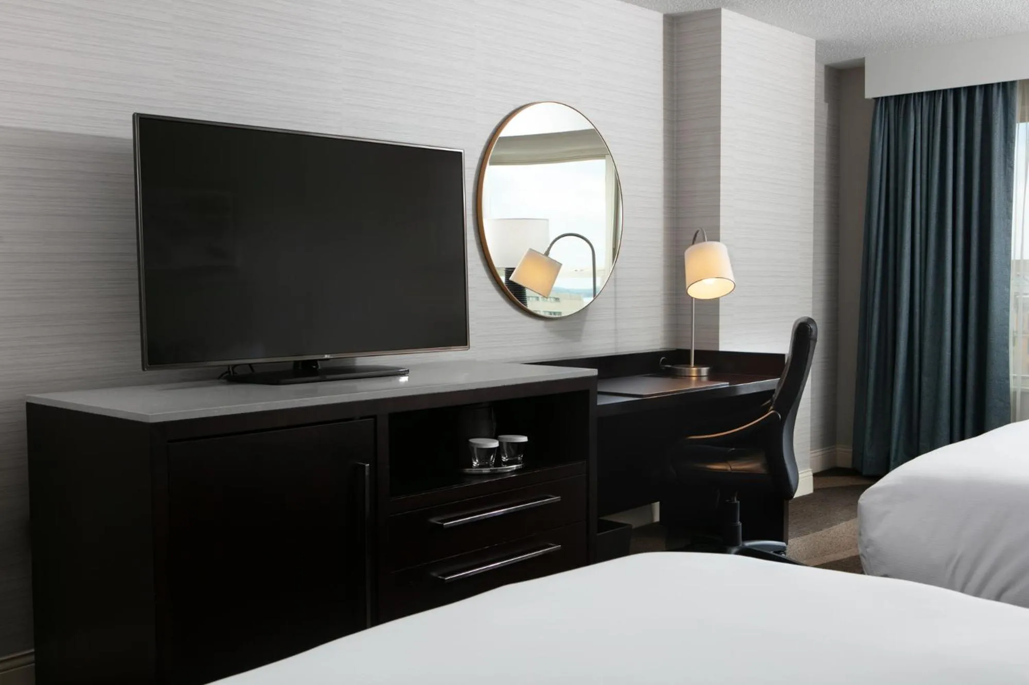 King Room with Mobility Accessible Tub in Hilton Madison Monona Terrace