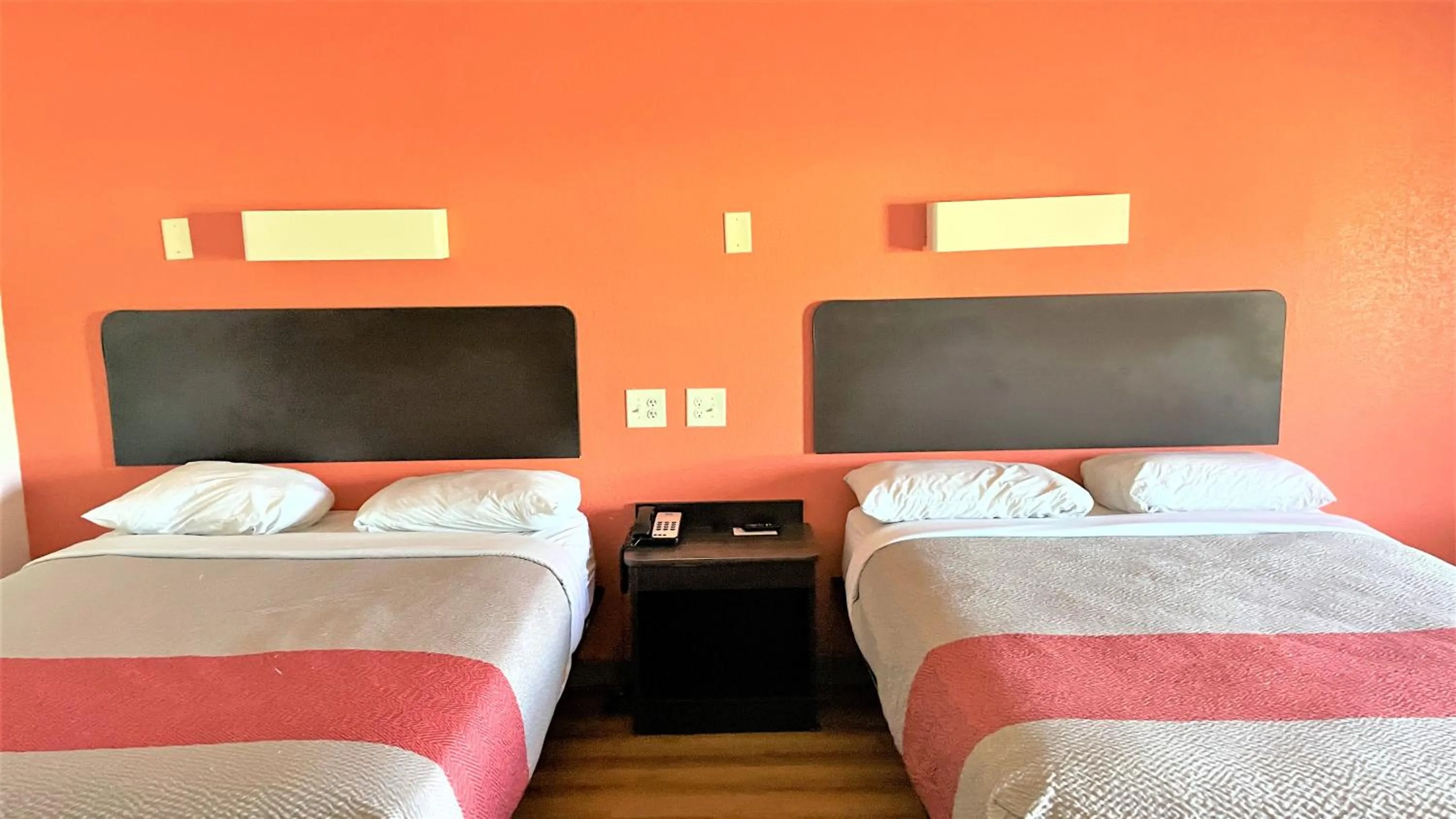 Queen Room with Two Queen Beds - Disability Access - Non-Smoking in Motel 6-White, GA - Cartersville