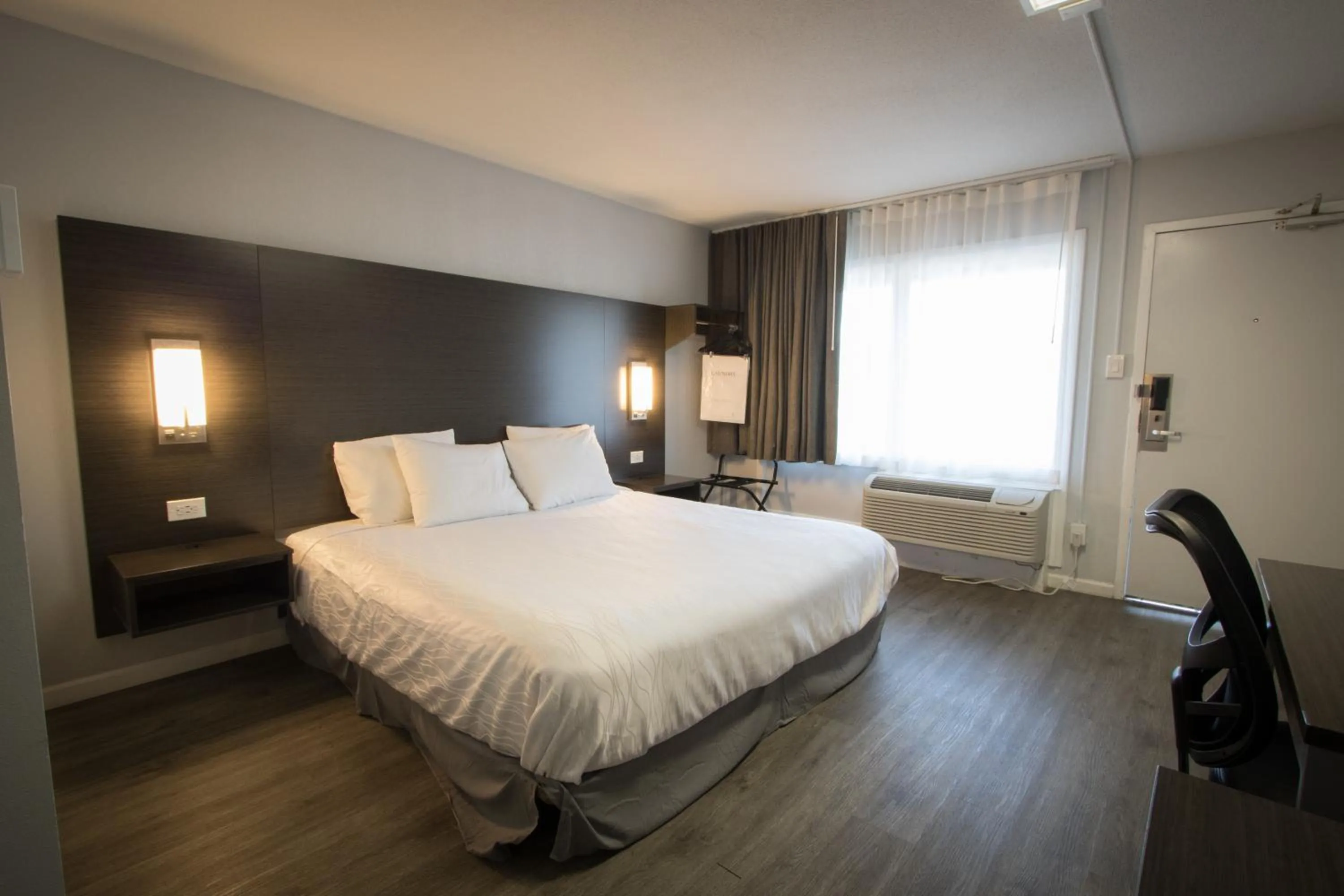 King Bed 19" Accessible, Non-Smoking (Pet-Friendly) in Envi Boutique Hotel Henderson-Evansville South