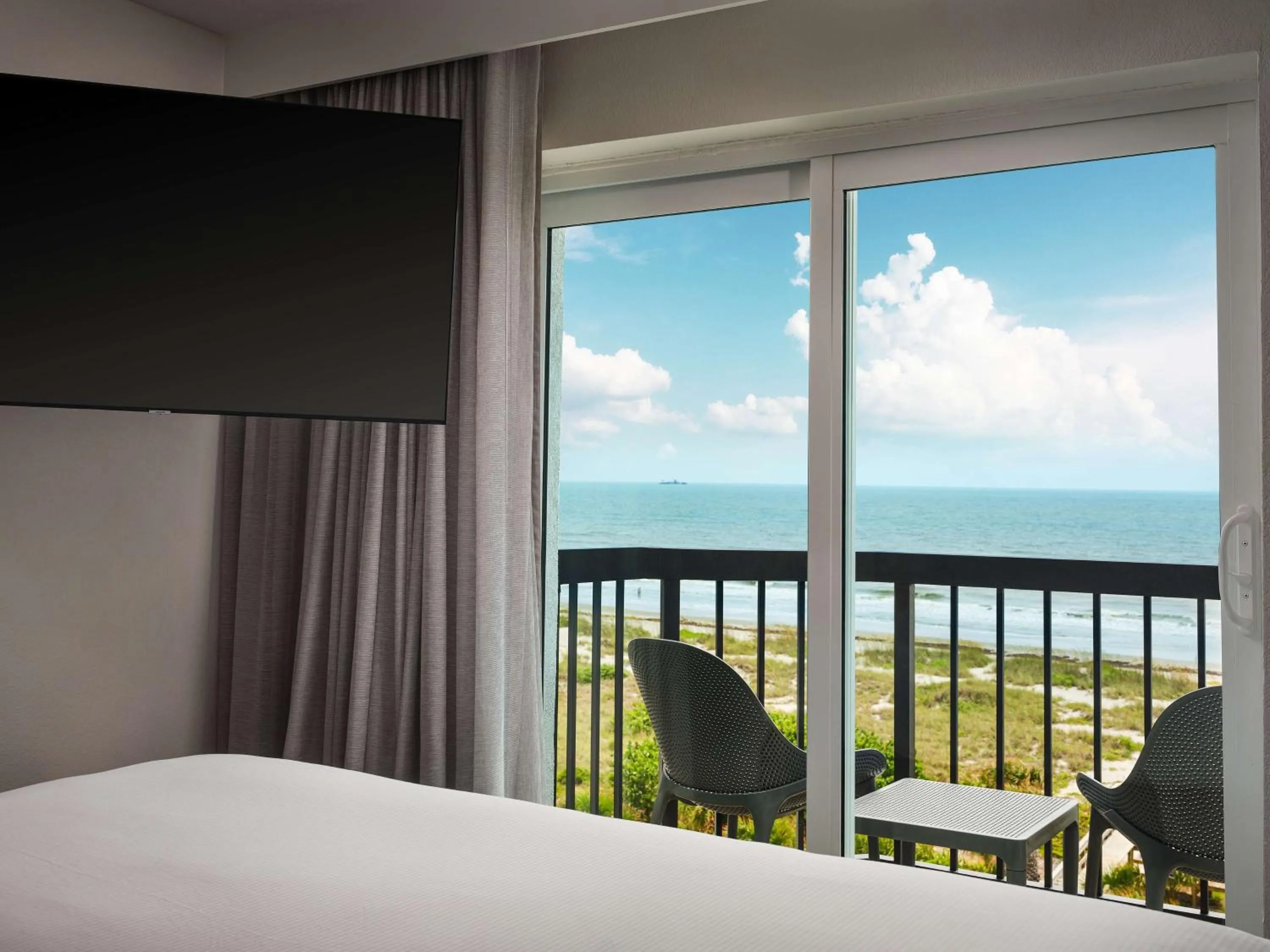 Non-Smoking King Room with Ocean View in Hilton Garden Inn Cocoa Beach-Oceanfront, FL