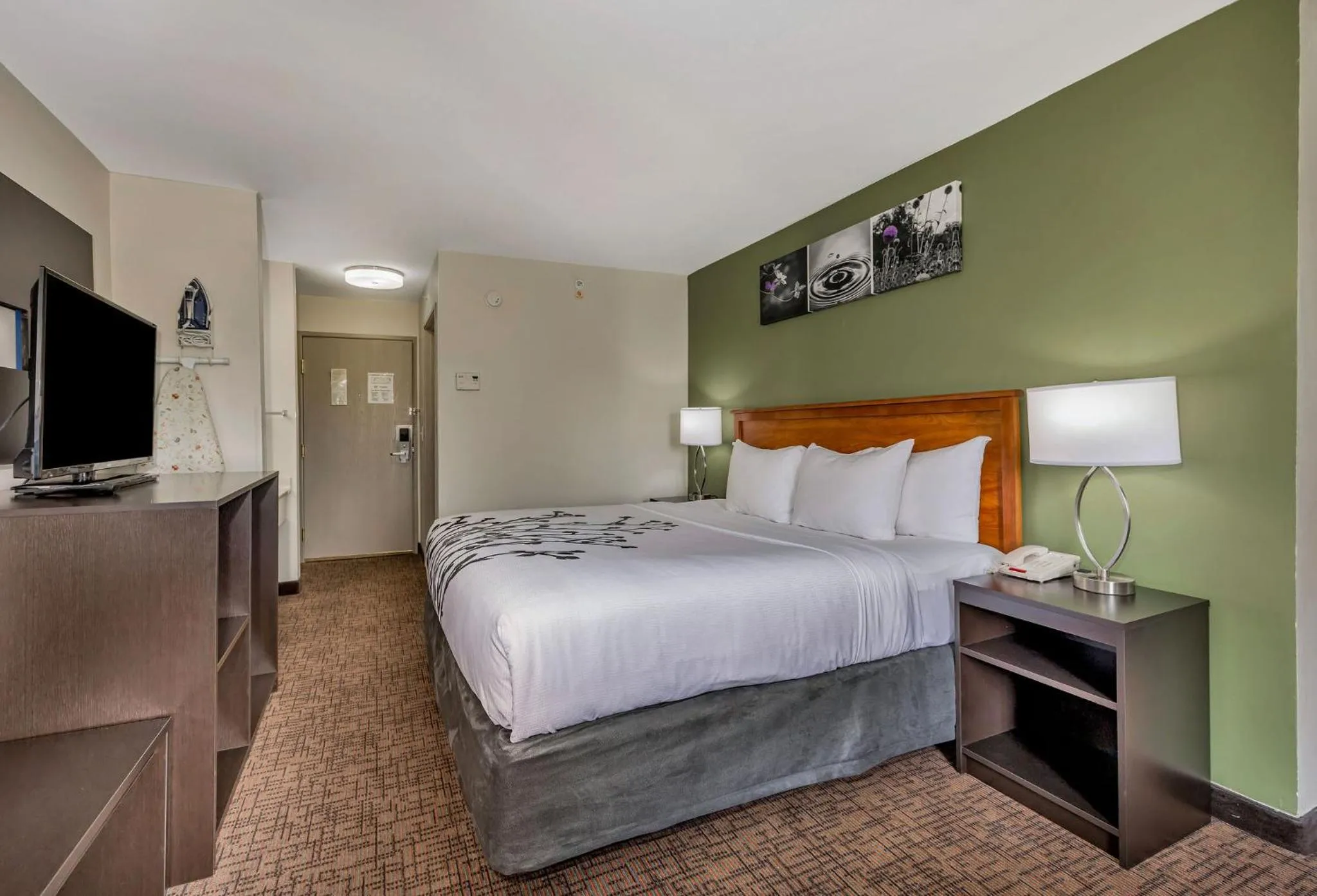 King Room - Non-Smoking in College Inn