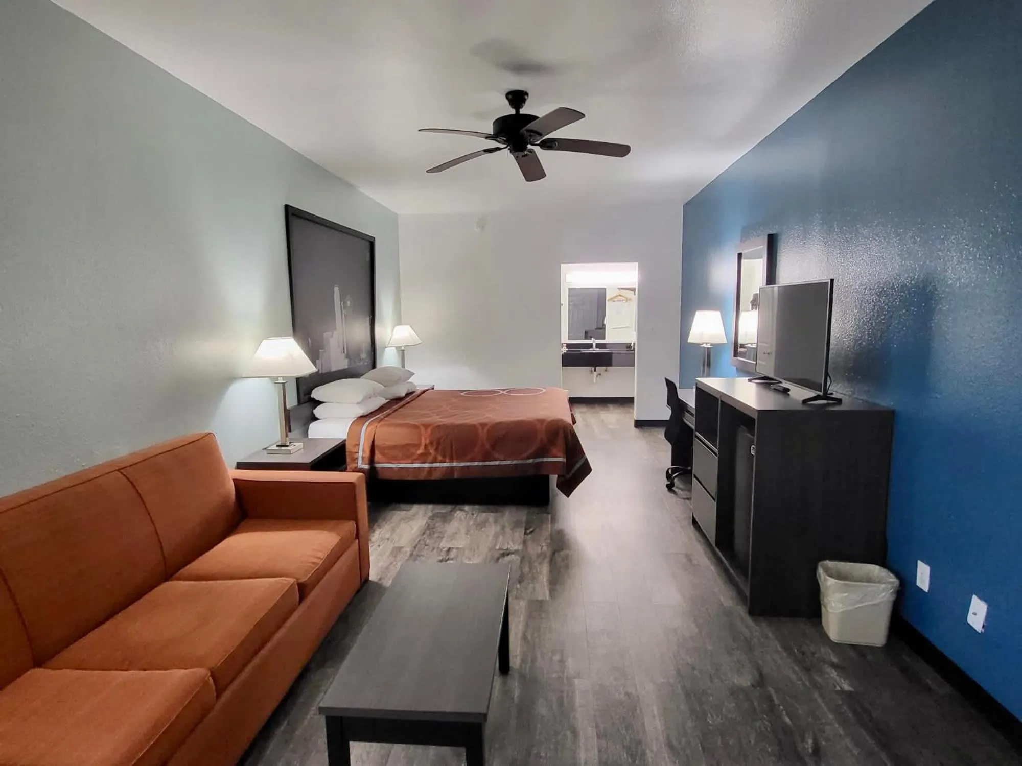 Deluxe King Suite -  Non-Smoking in Super 8 by Wyndham Forney/East Dallas