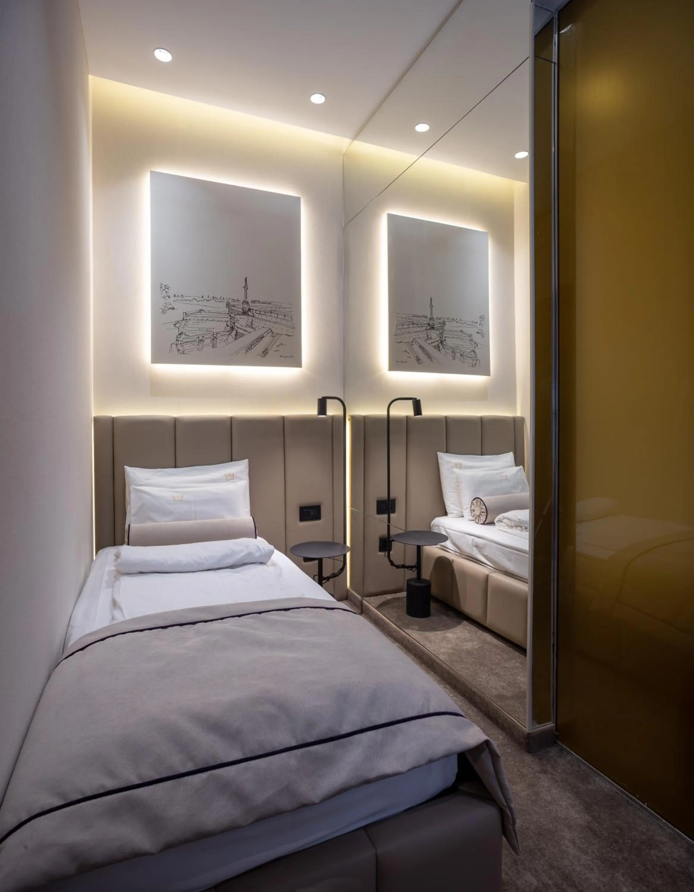 Small Single Room in Maison Royale