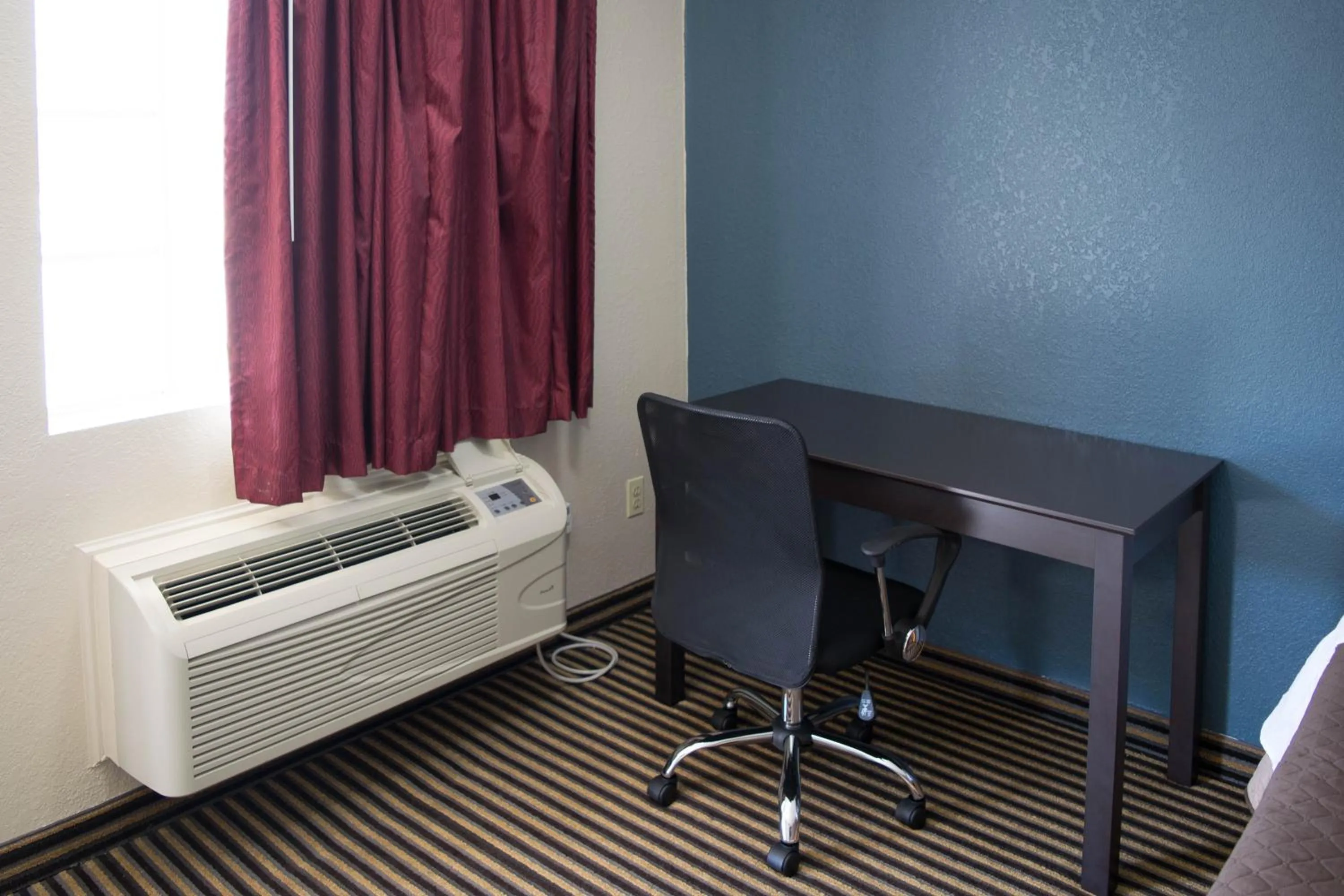 Queen Room with Two Queen Beds - Non-Smoking in Countryside Inn